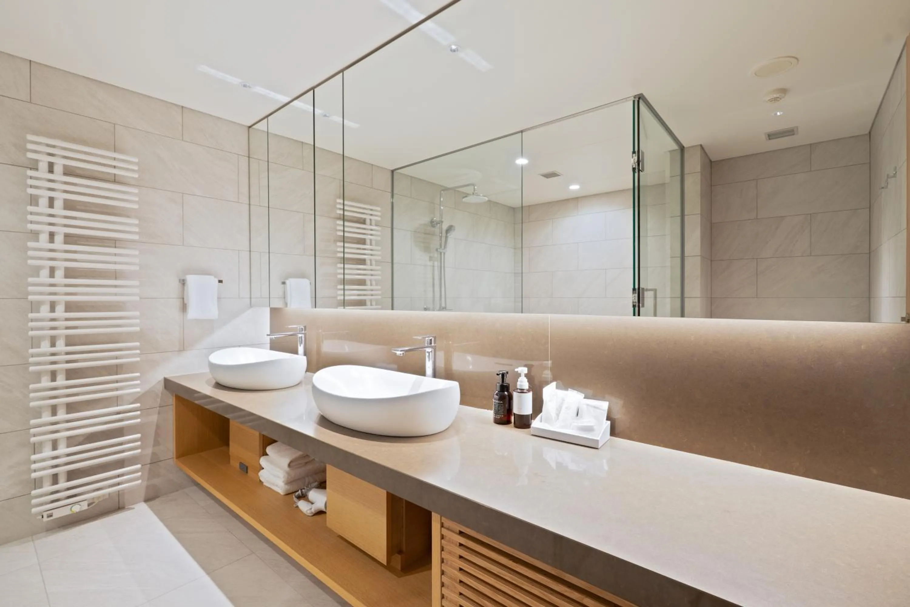 Shower in The Maples Niseko