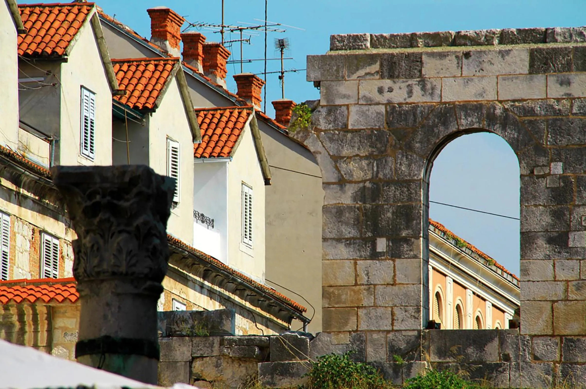 Facade/entrance in La Porta Luxury Rooms