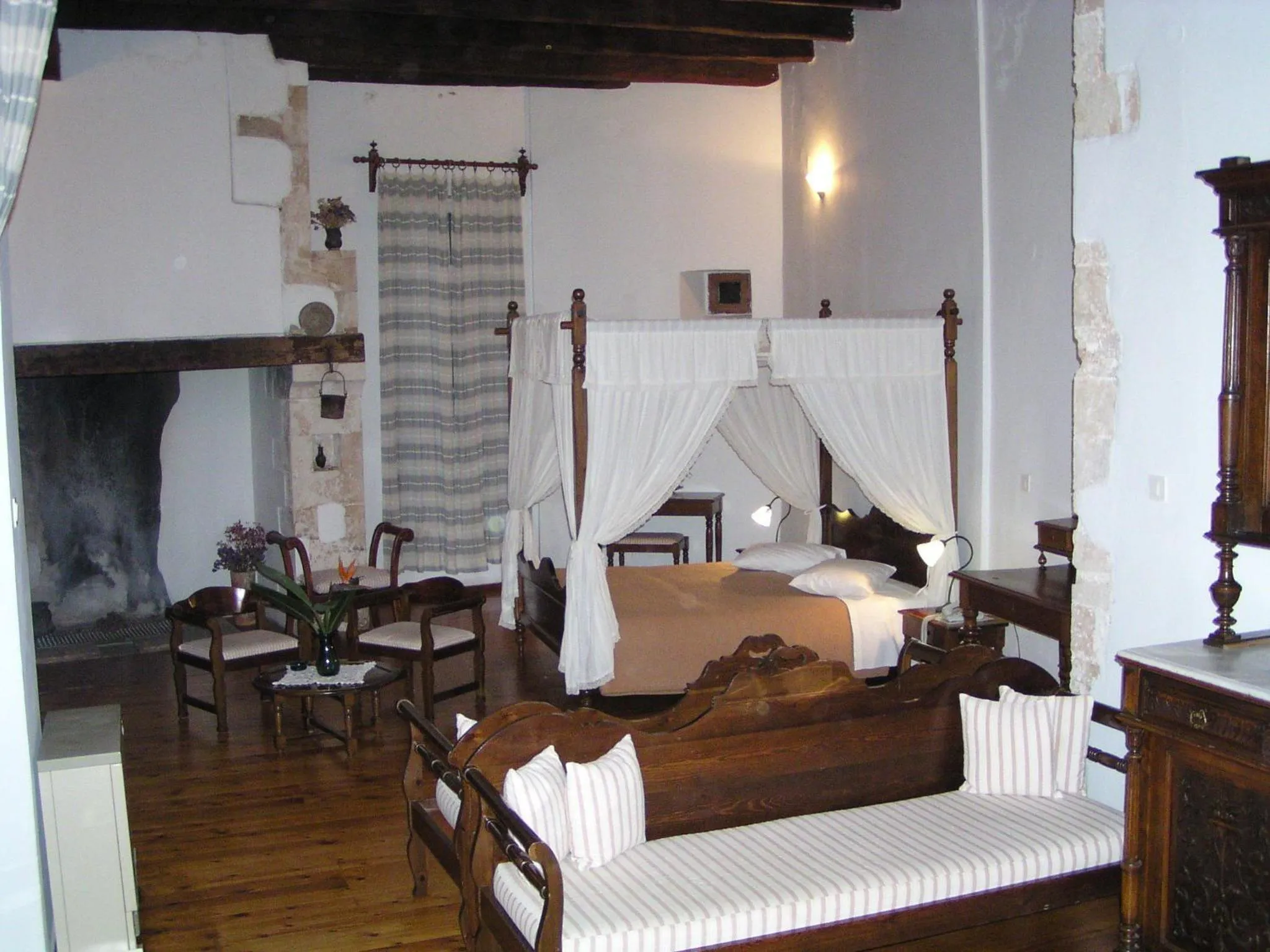 Photo of the whole room, Bed in Hotel Amphora