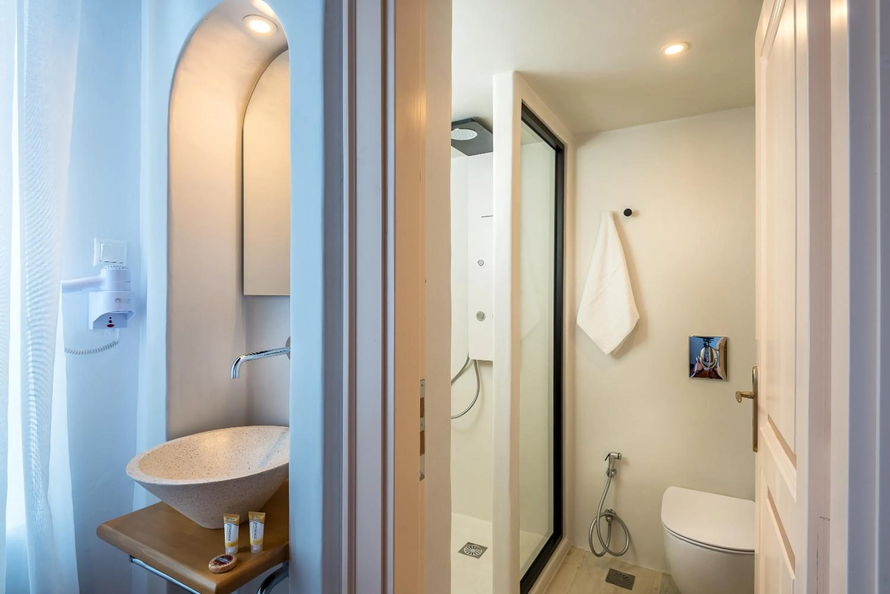 Bathroom in Hotel Amphora