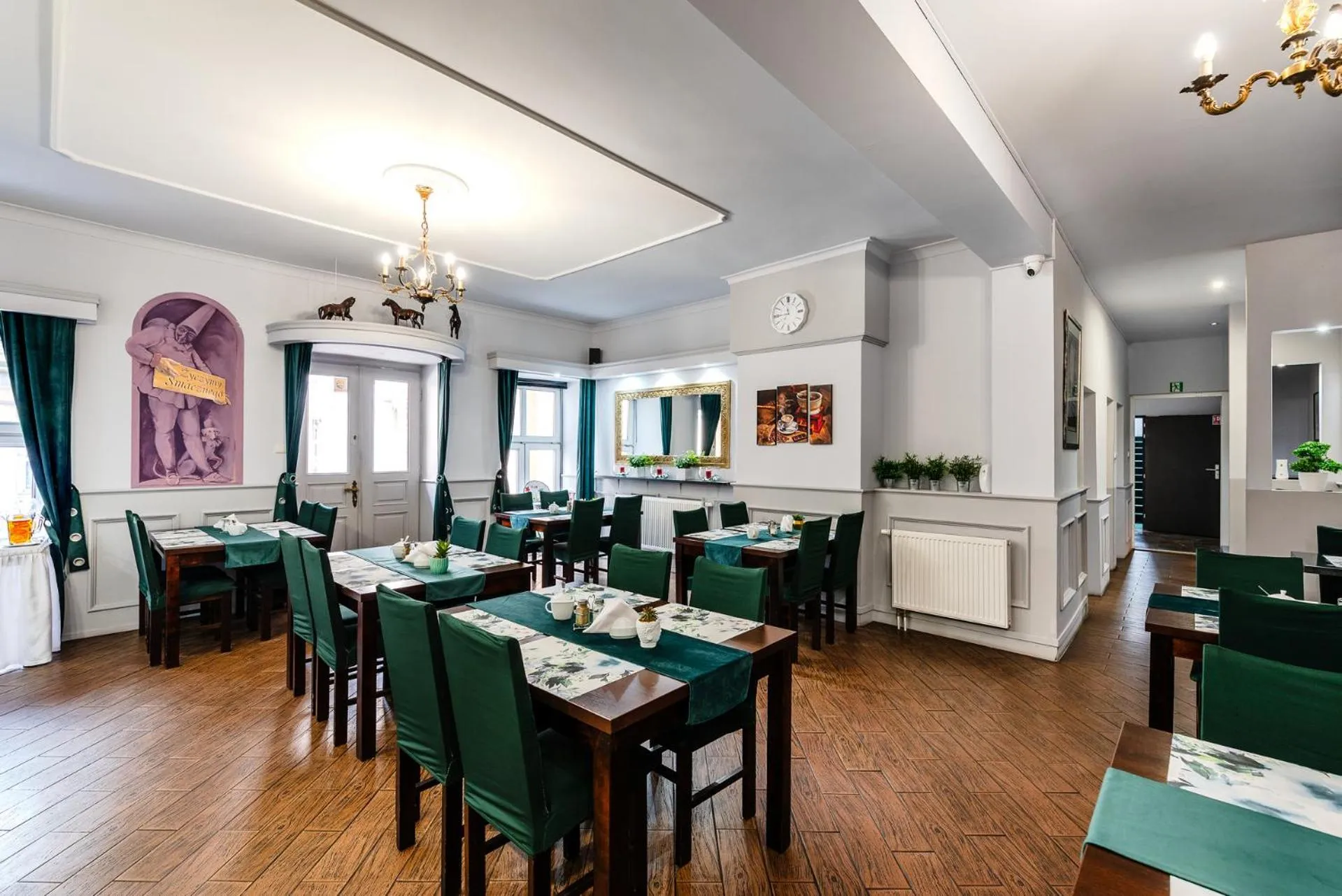 Restaurant/places to eat in Hotel Bristol