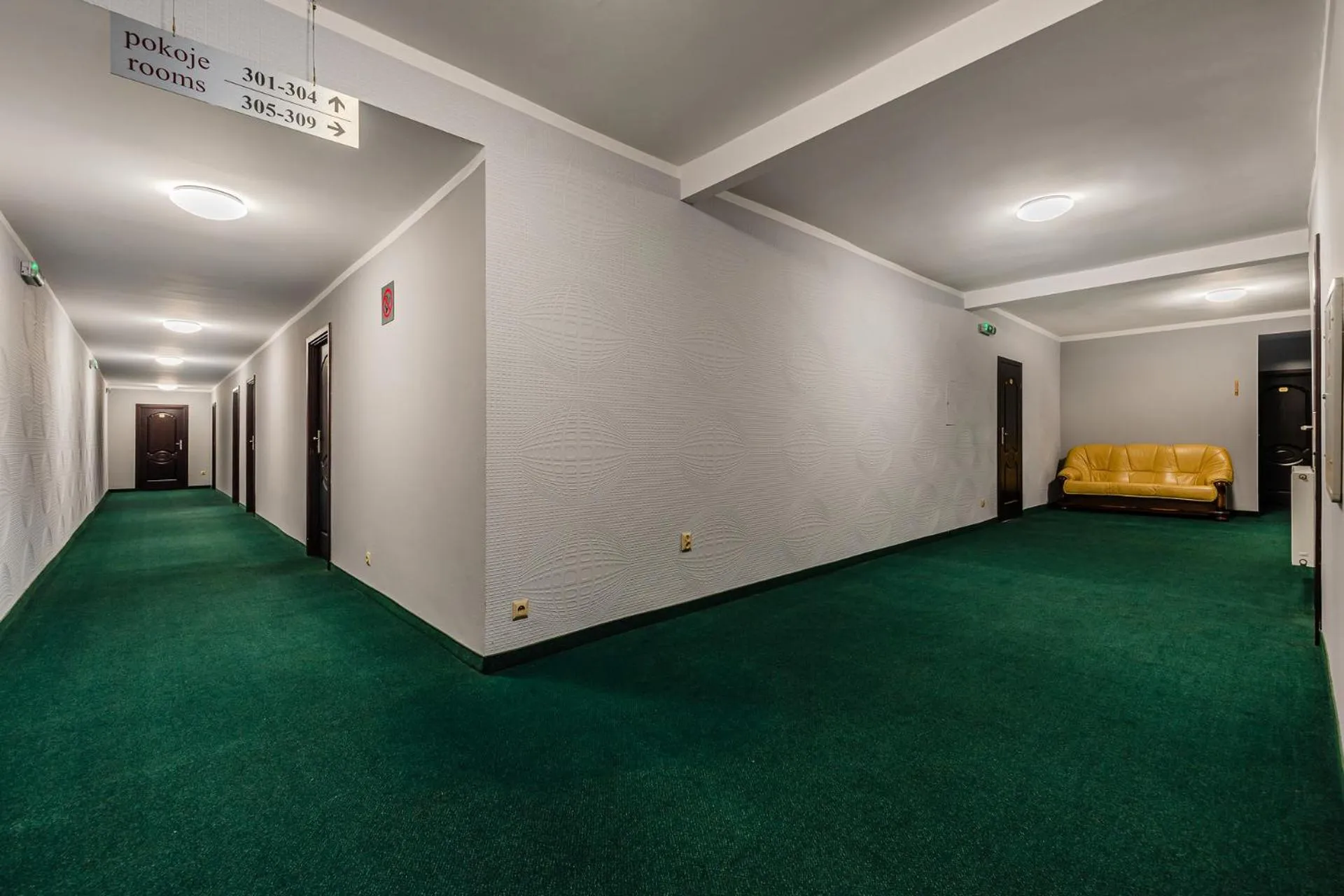 View (from property/room), Bed in Hotel Bristol