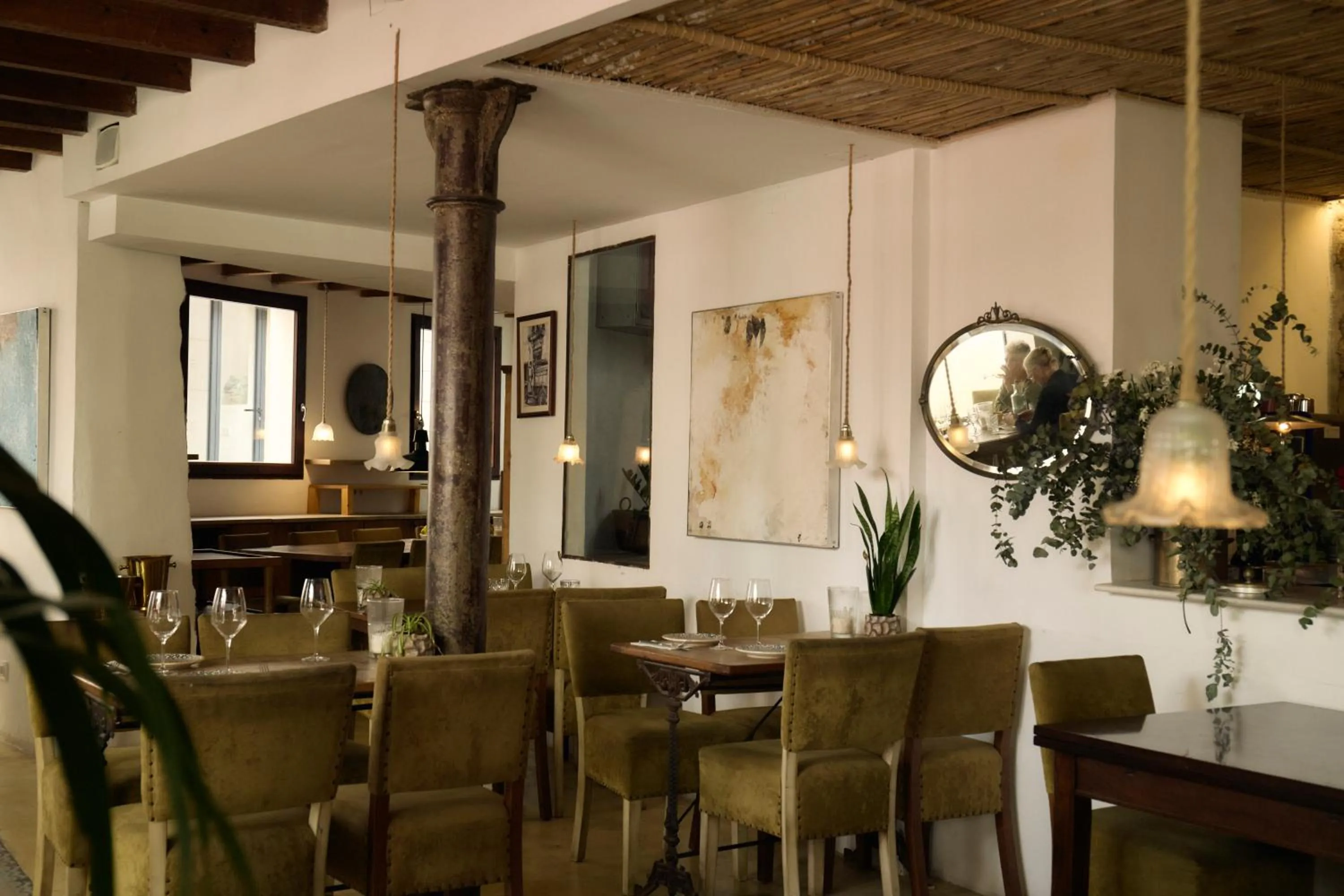 Restaurant/places to eat in Hotel Forn Nou