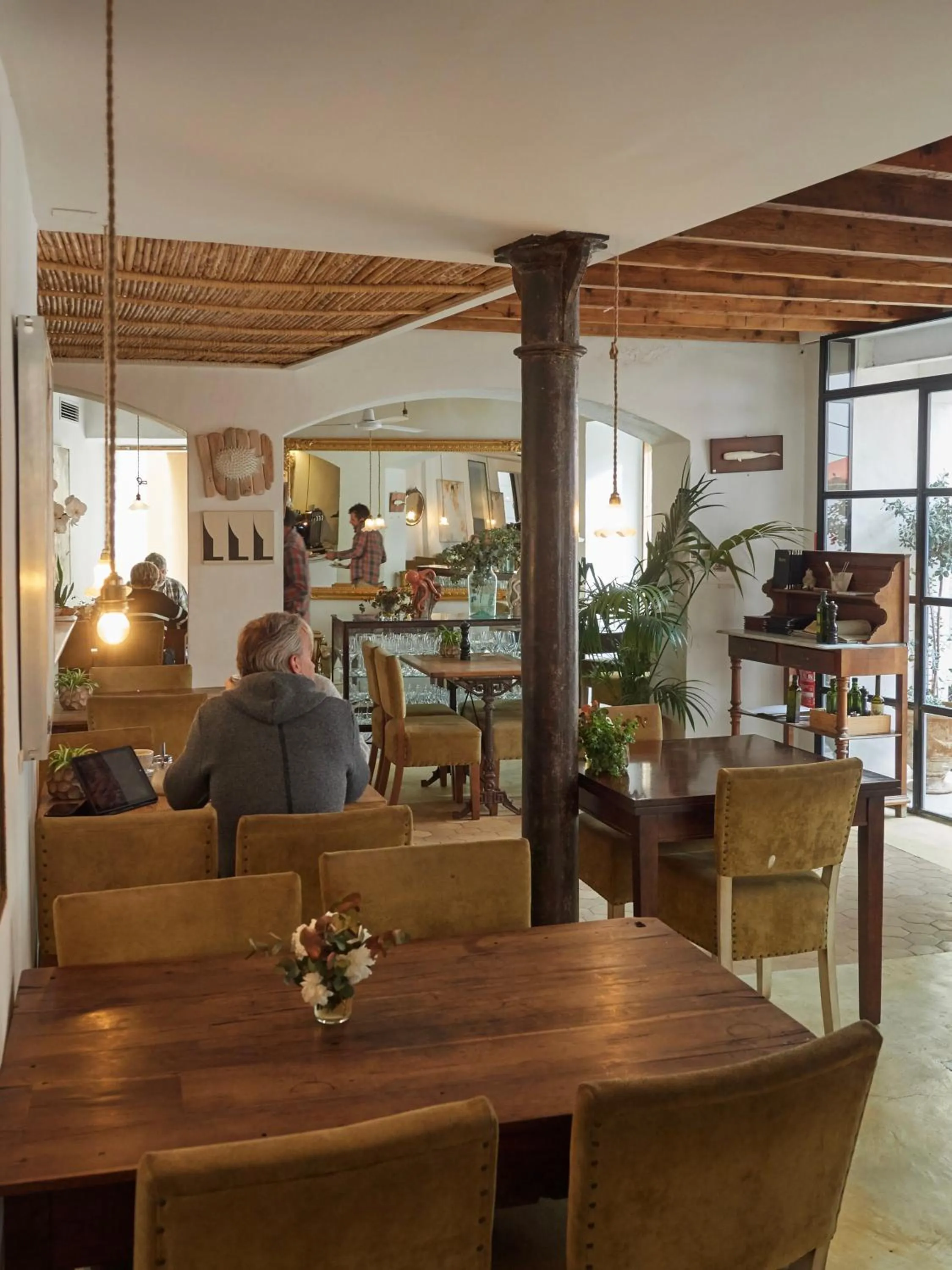 Restaurant/places to eat in Hotel Forn Nou