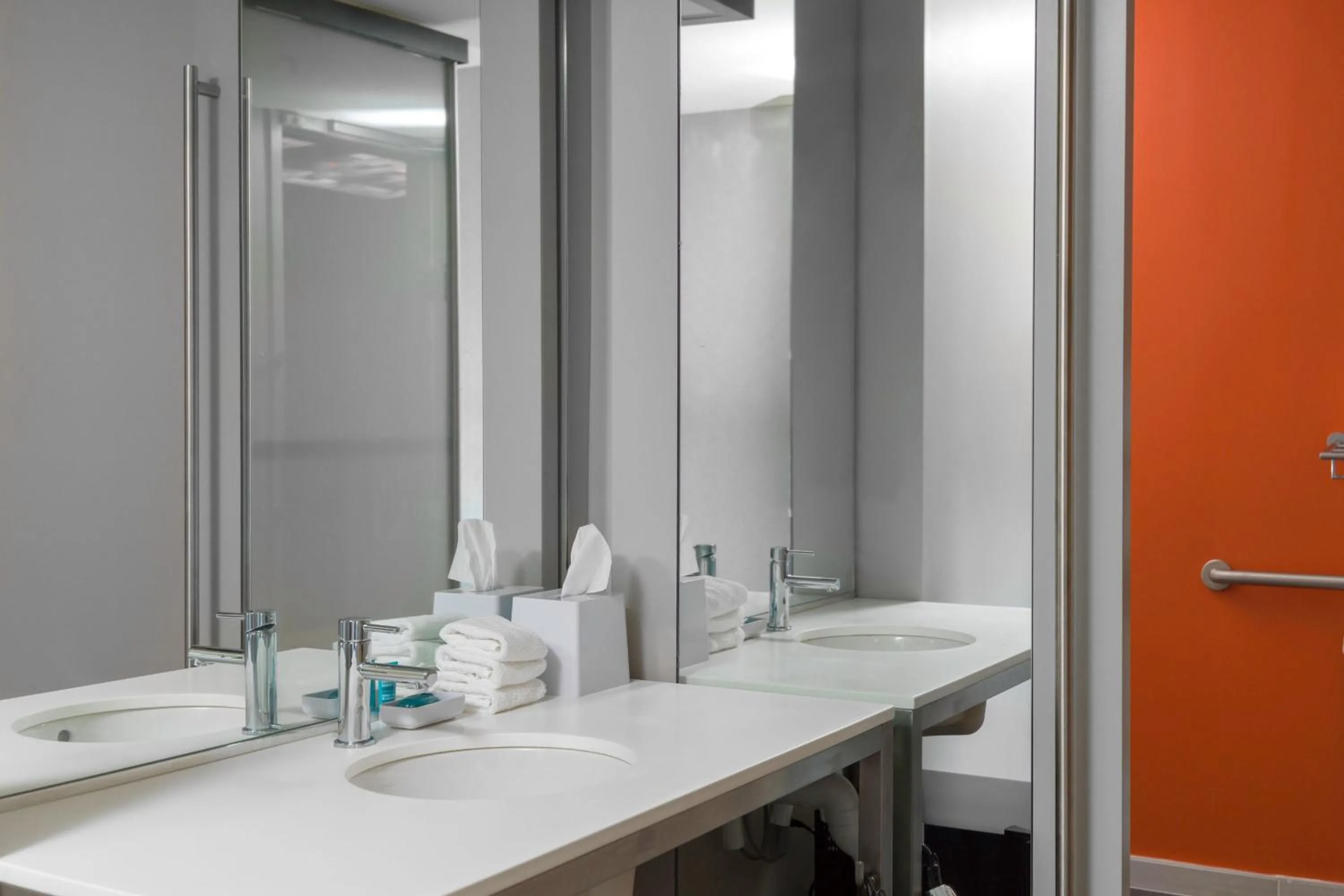 Bathroom in Aloft Gainesville University Area