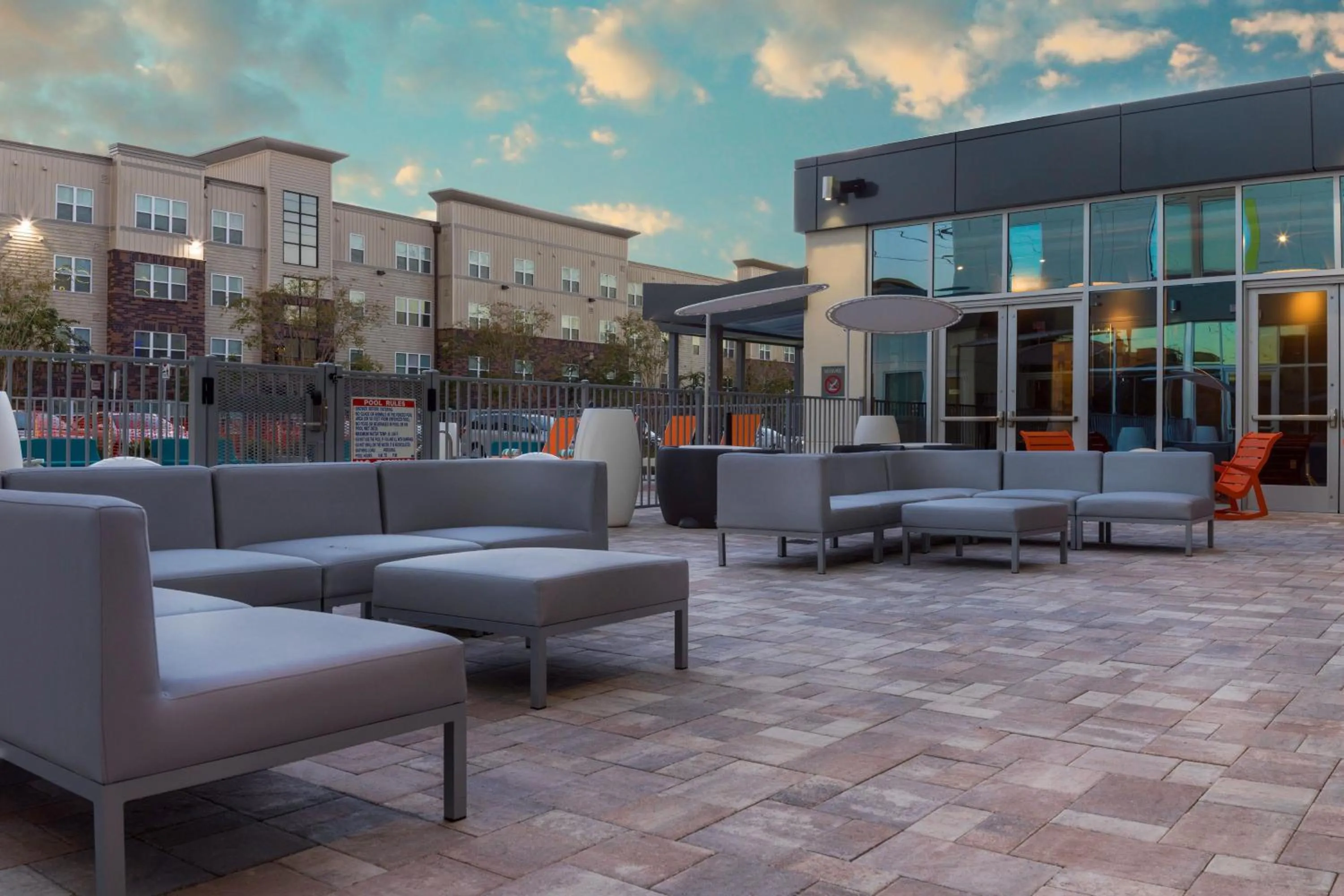 Lounge or bar in Aloft Gainesville University Area