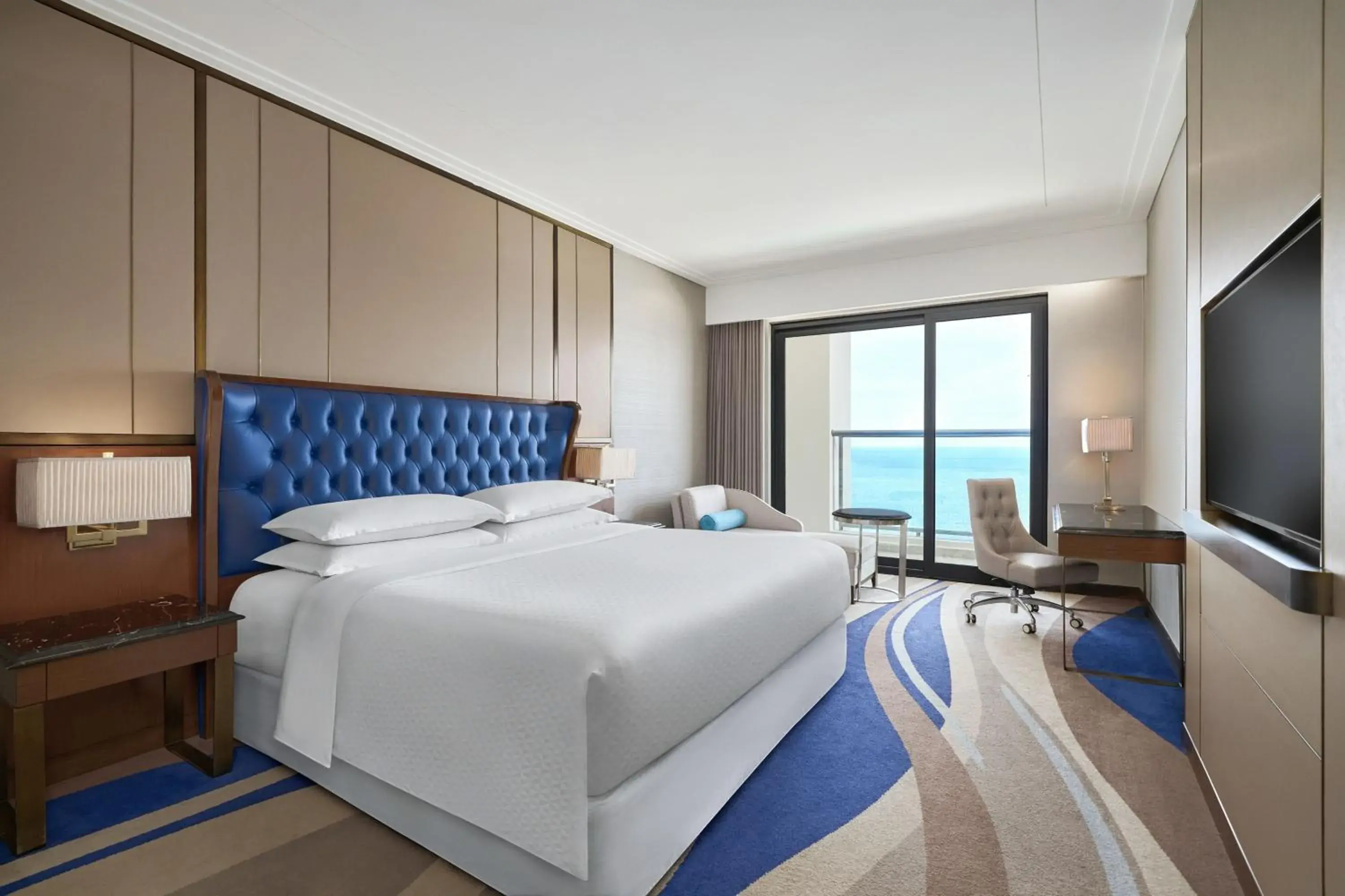 Panoramic Deluxe King, Guest room, 1 King, Ocean view, High floor, Balcony in Four Points by Sheraton Danang Panoramic Deluxe King, Guest room, 1 King, Ocean view, High floor, Balcony in Four Points by Sheraton Danang