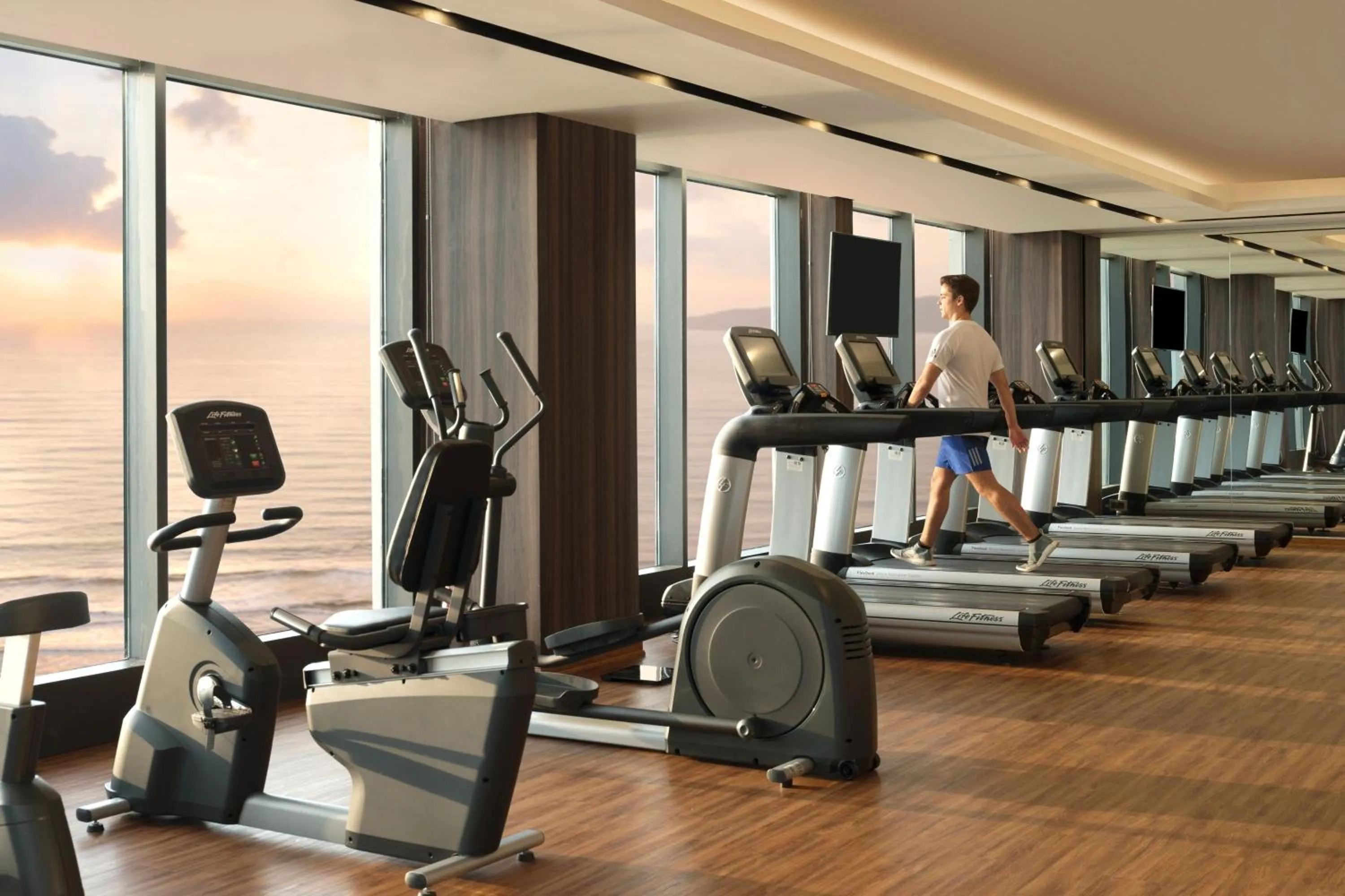 Fitness centre/facilities in Four Points by Sheraton Danang