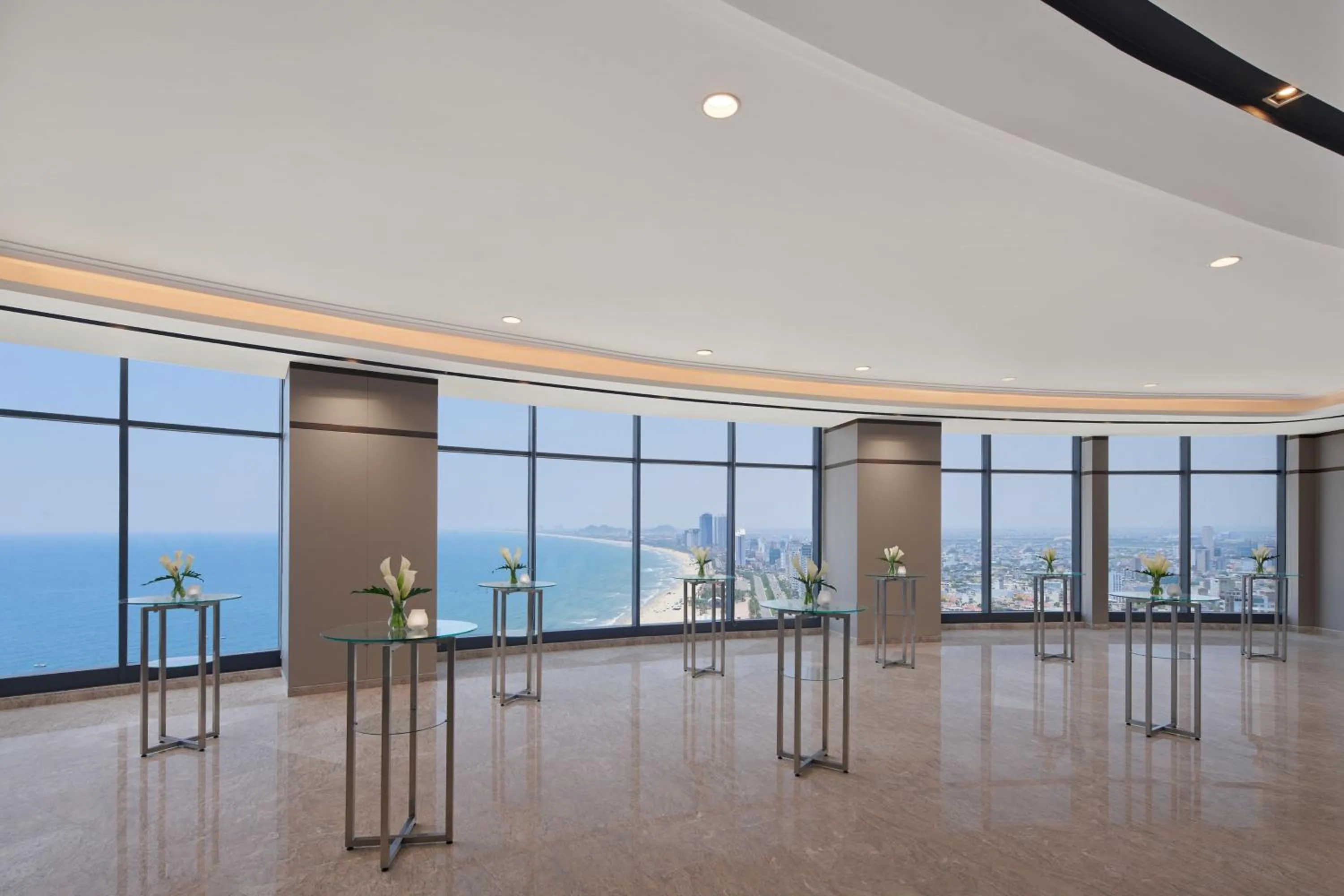 Meeting/conference room in Four Points by Sheraton Danang