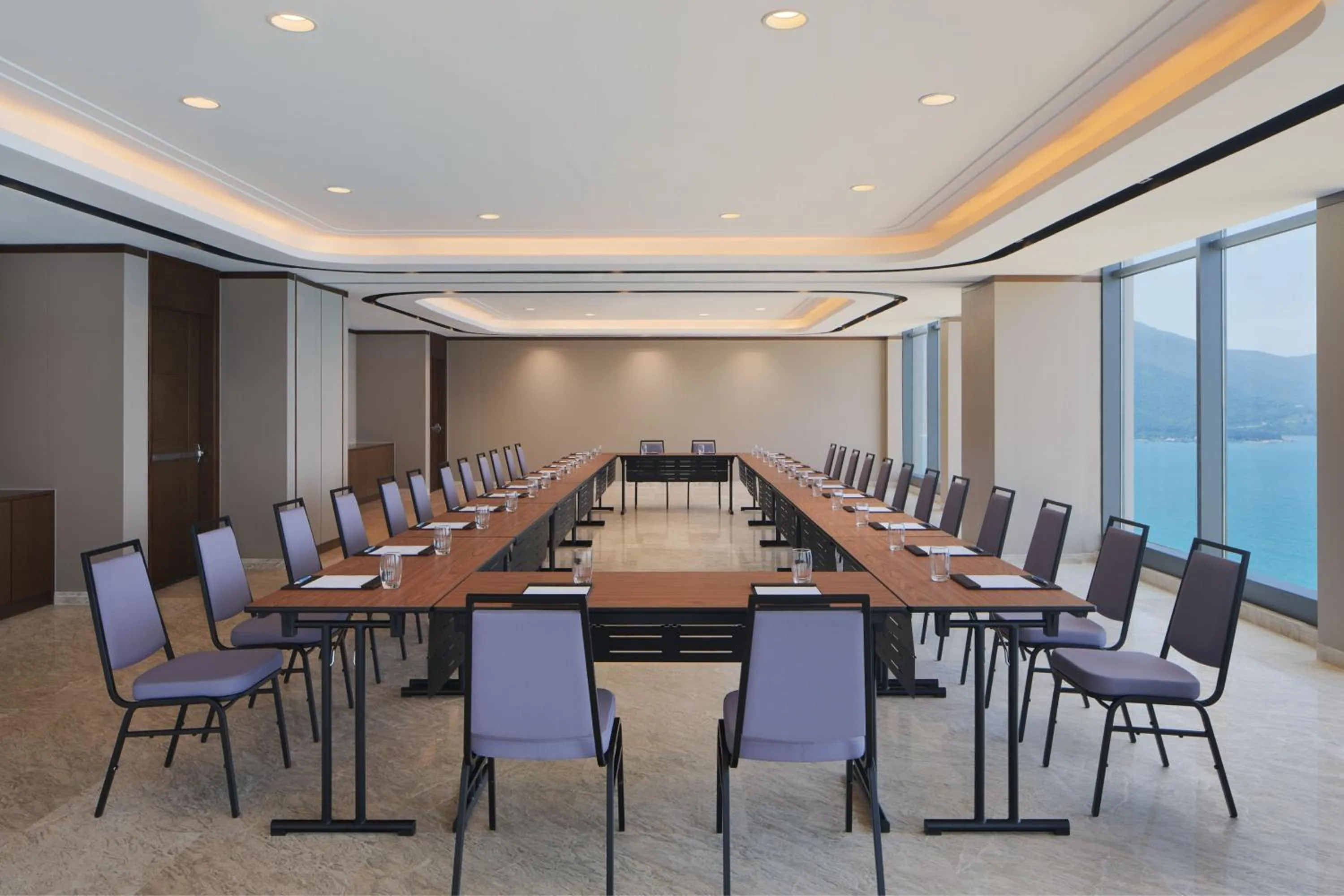 Meeting/conference room in Four Points by Sheraton Danang