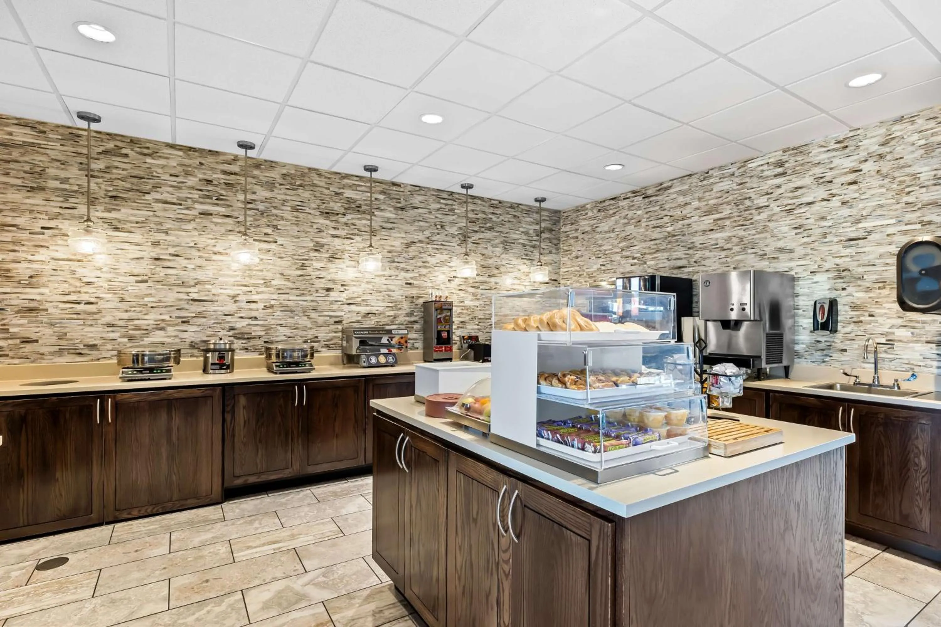 Breakfast in Best Western Plus Bolivar Hotel & Suites