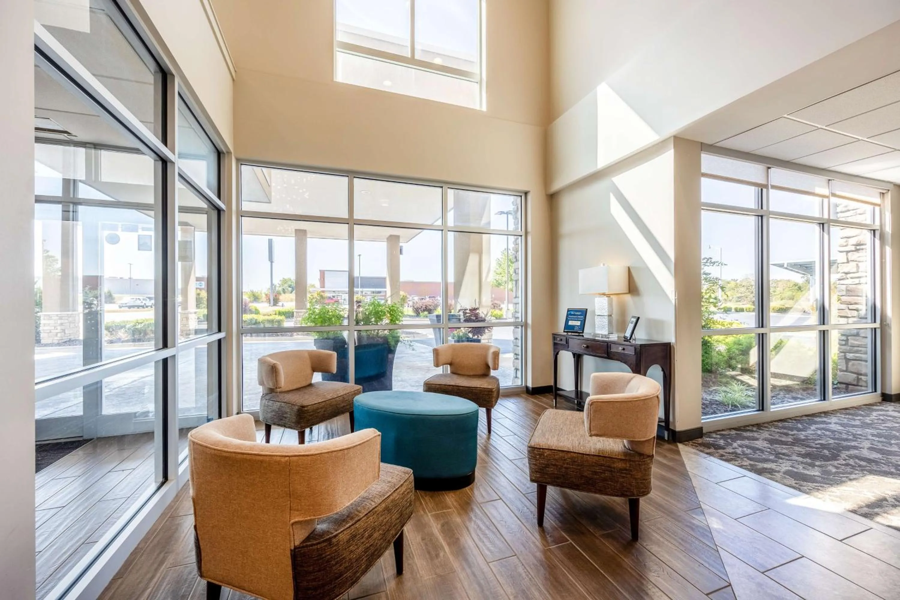 Lobby or reception in Best Western Plus Bolivar Hotel & Suites