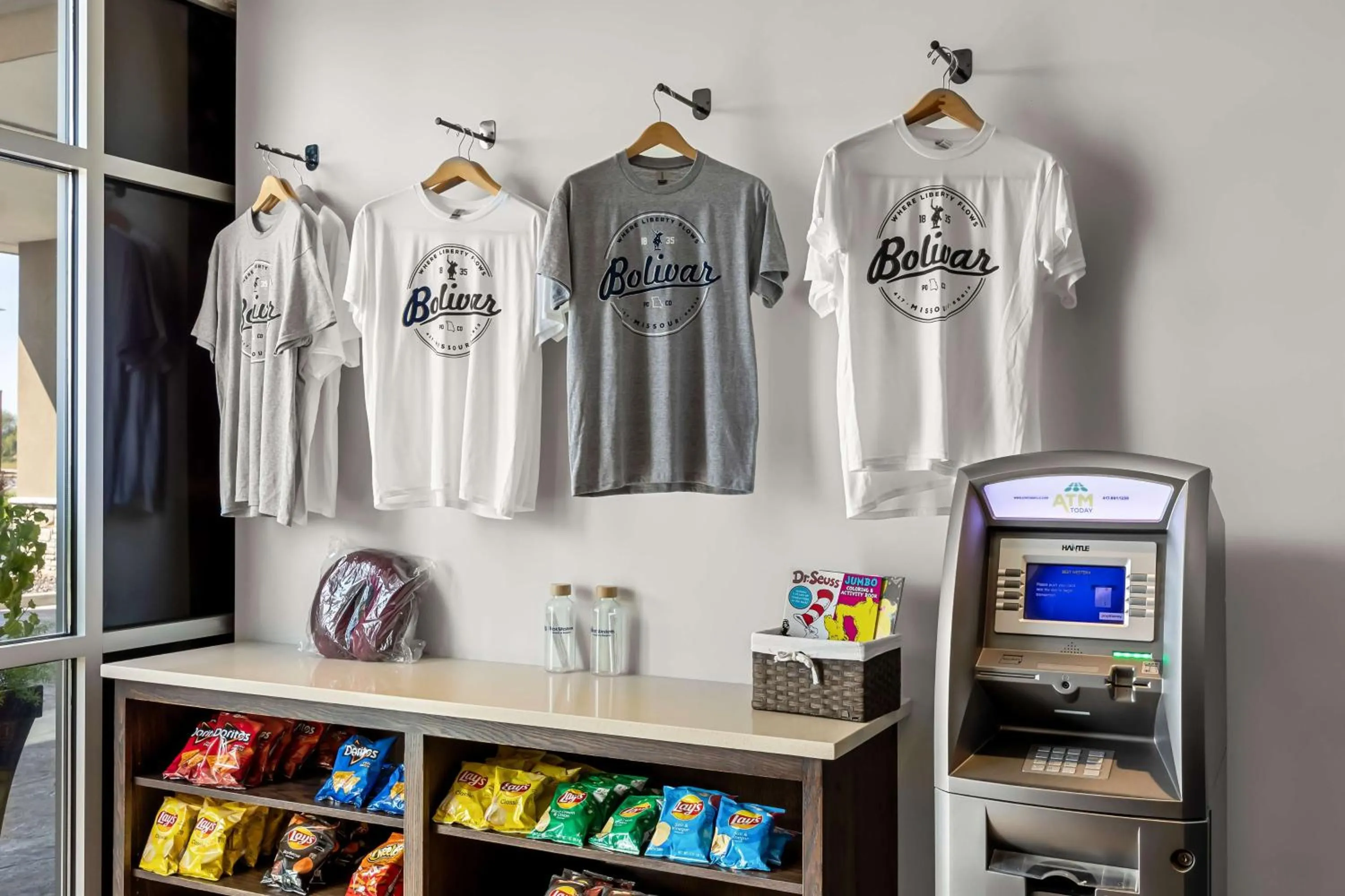 Property building in Best Western Plus Bolivar Hotel & Suites