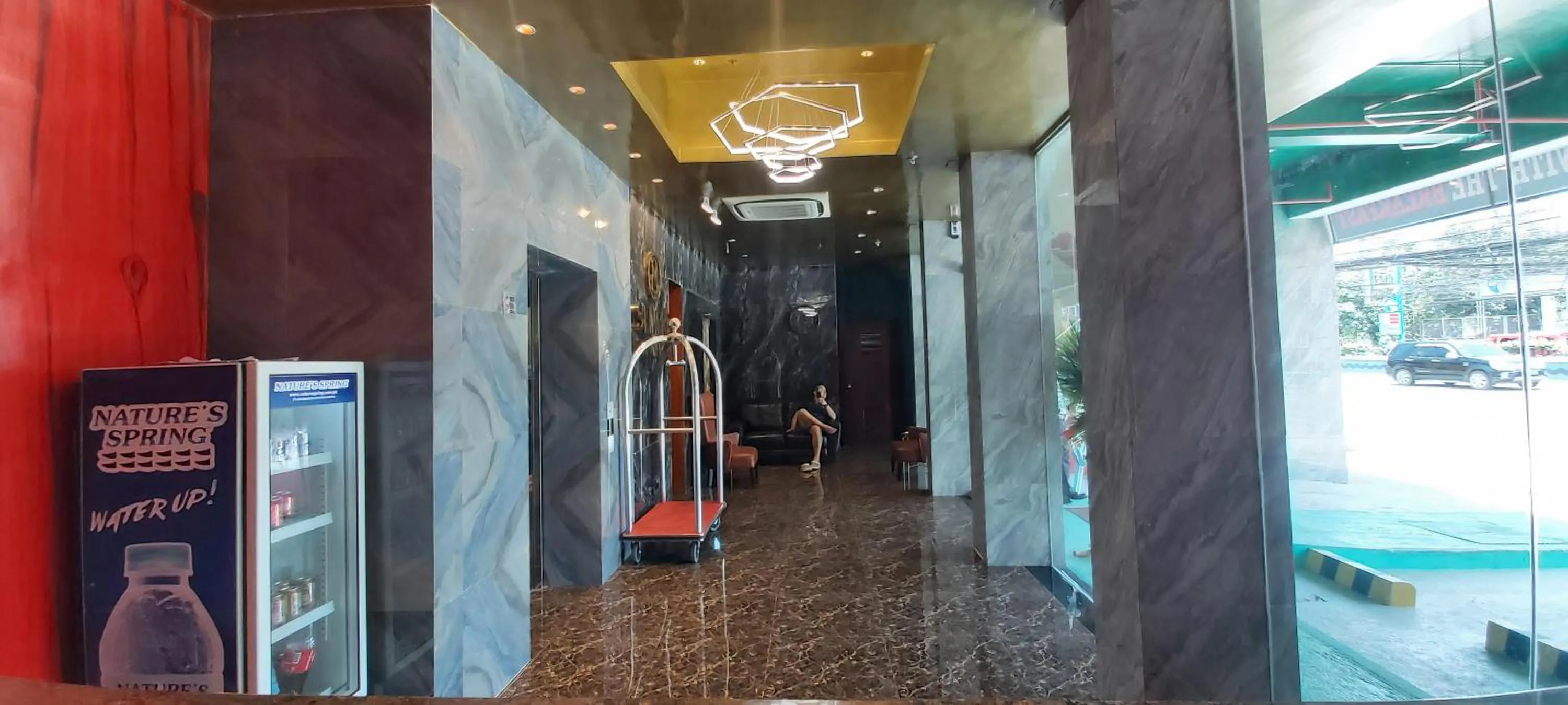 Lobby or reception in Sempre Premier Inn - MACTAN AIRPORT HOTEL