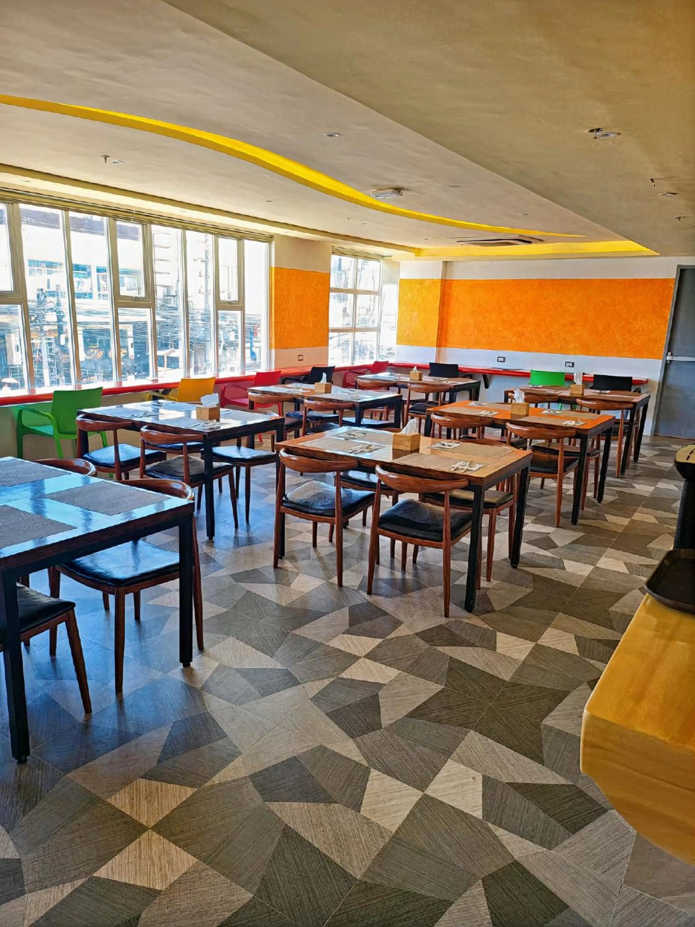 Restaurant/places to eat in Sempre Premier Inn - MACTAN AIRPORT HOTEL