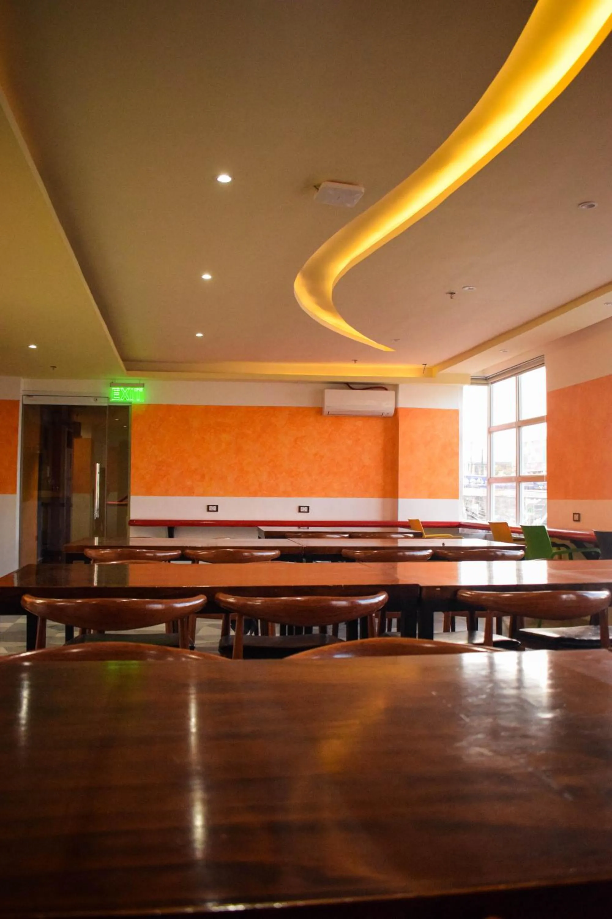 Restaurant/places to eat in Sempre Premier Inn - MACTAN AIRPORT HOTEL