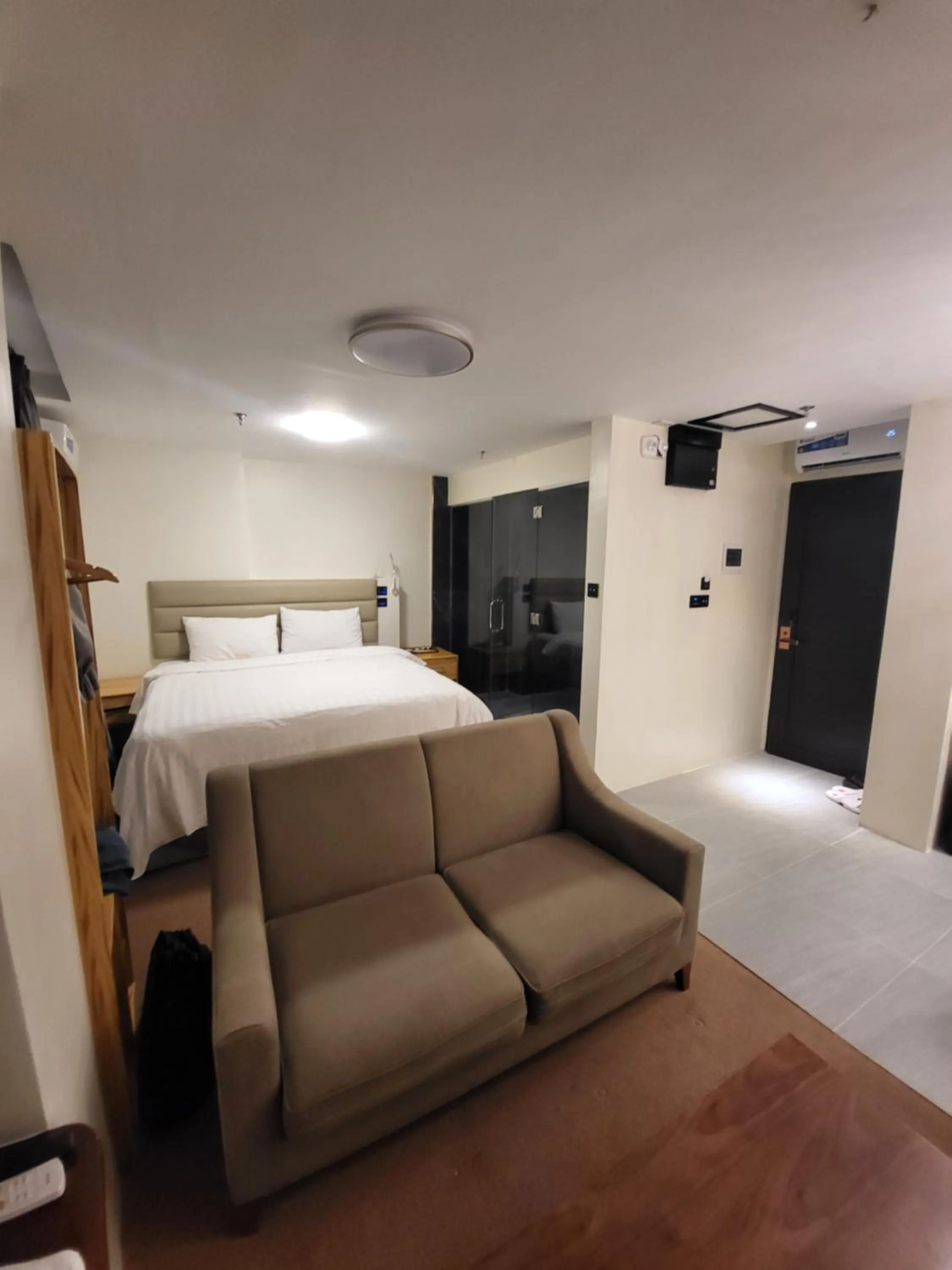 Bedroom, Bed in Sempre Premier Inn - MACTAN AIRPORT HOTEL