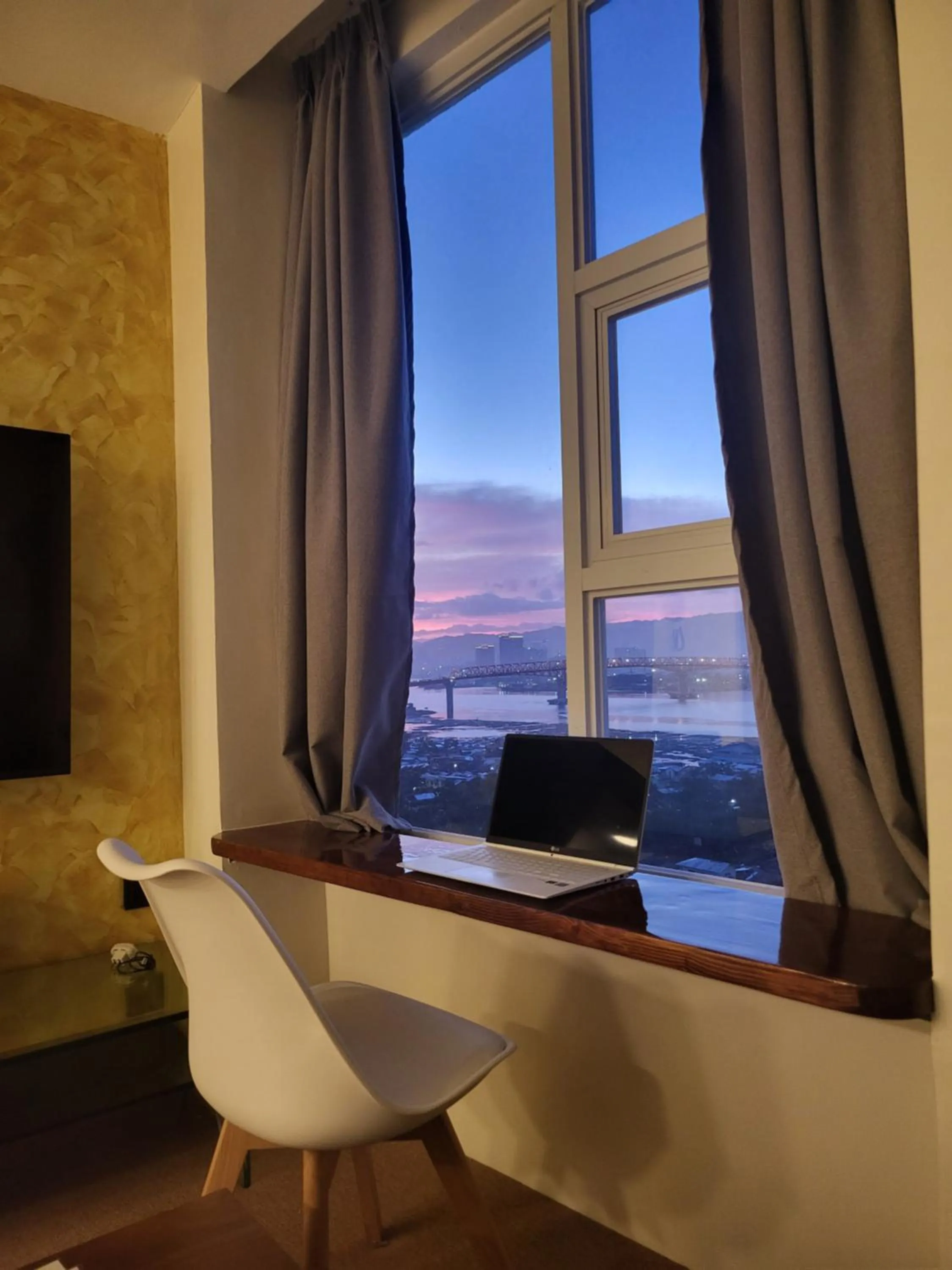 Seating area in Sempre Premier Inn - MACTAN AIRPORT HOTEL