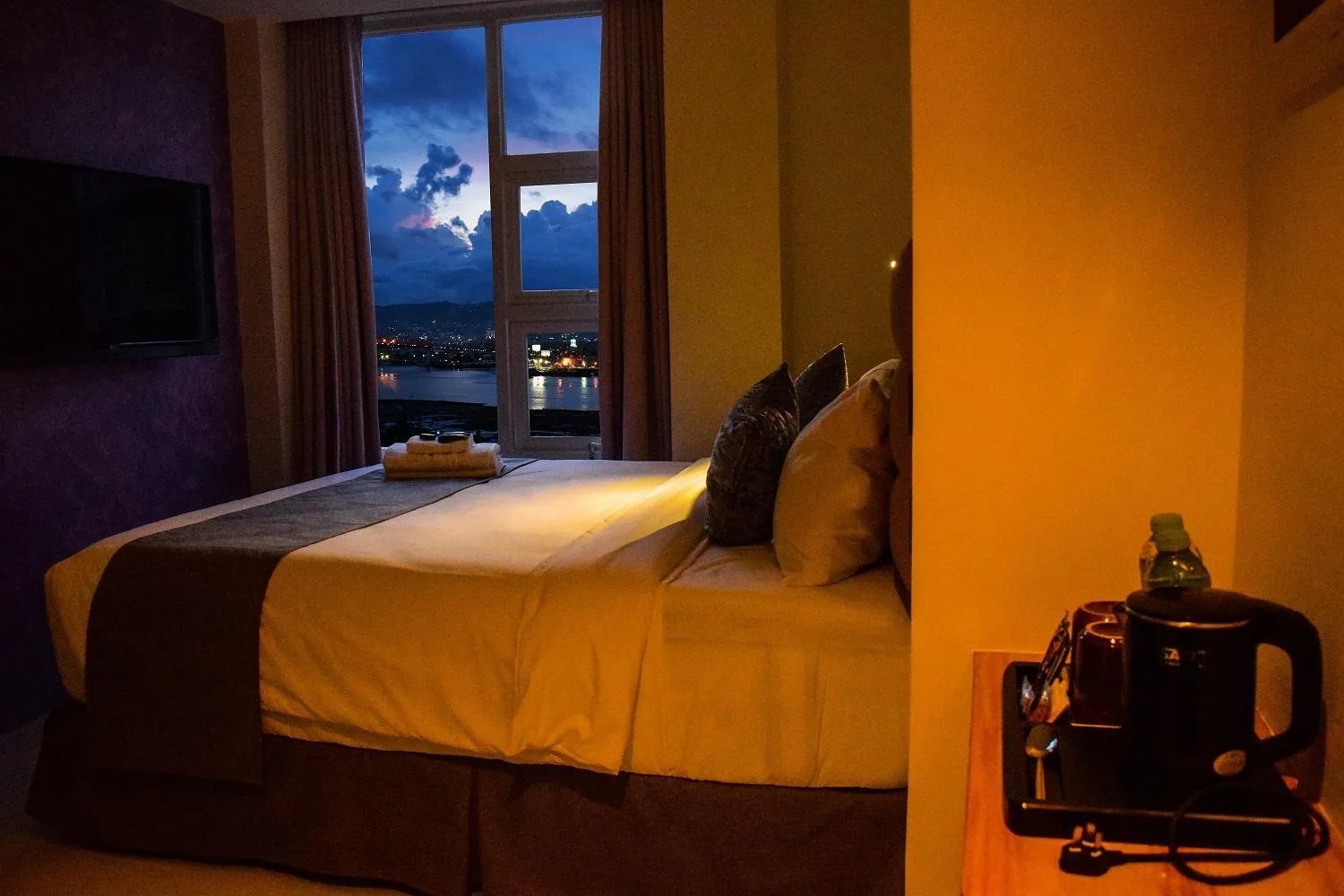 View (from property/room), Bed in Sempre Premier Inn - MACTAN AIRPORT HOTEL