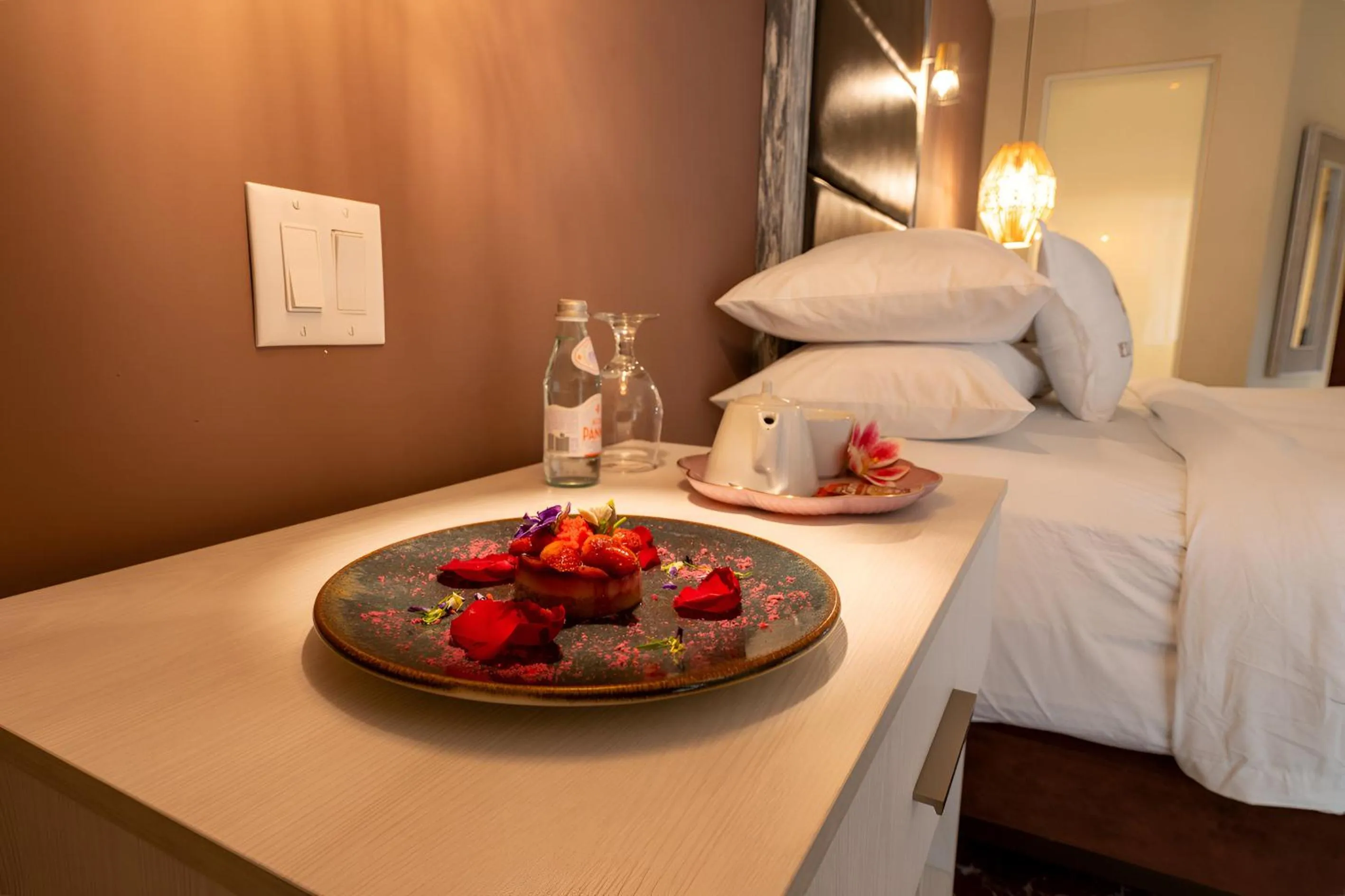 Food and drinks, Bed in Hotel El Panama by Faranda Grand, a member of Radisson Individuals