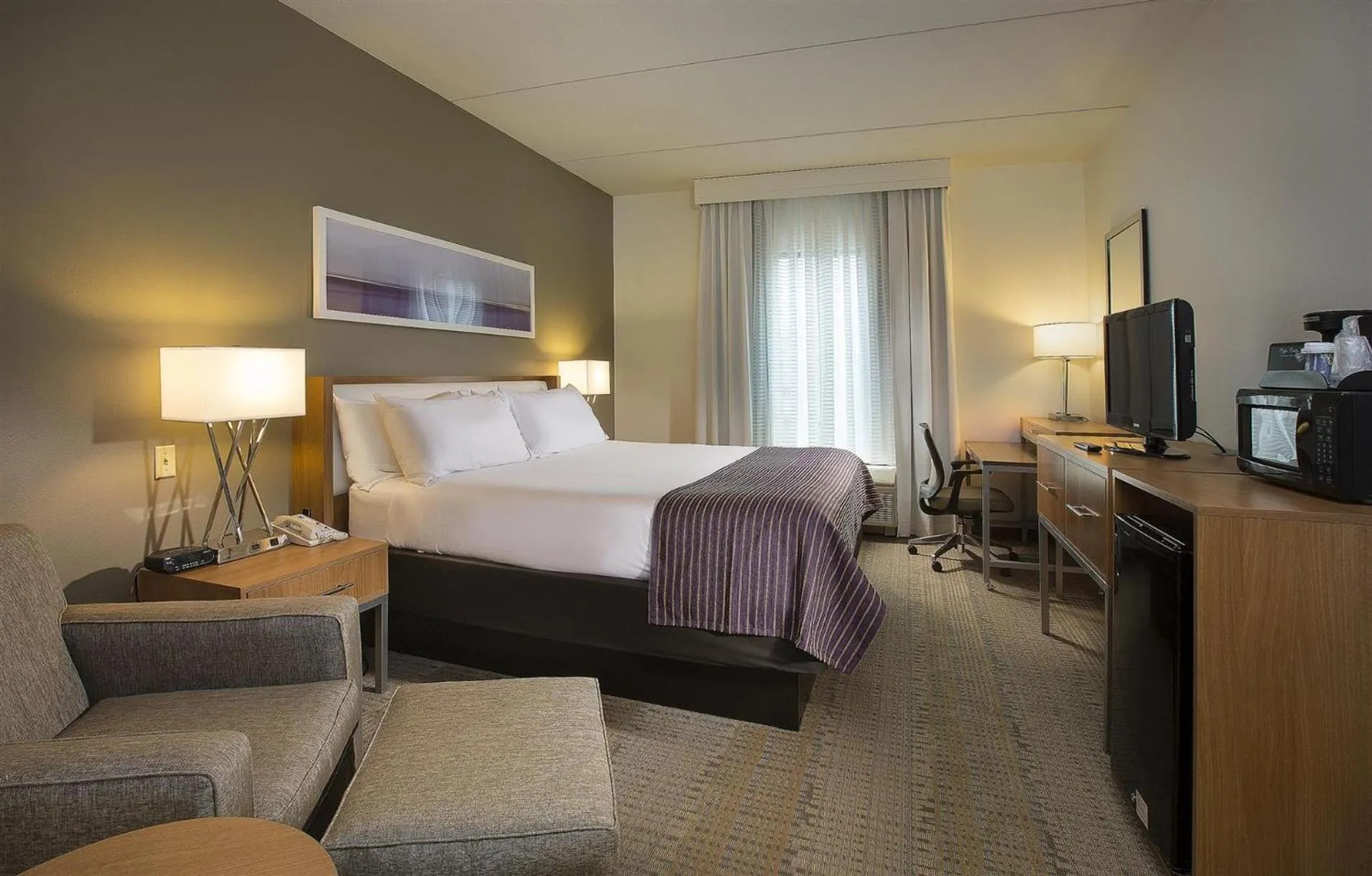 Photo of the whole room, Bed in Holiday Inn Express and Suites New Orleans Airport by IHG