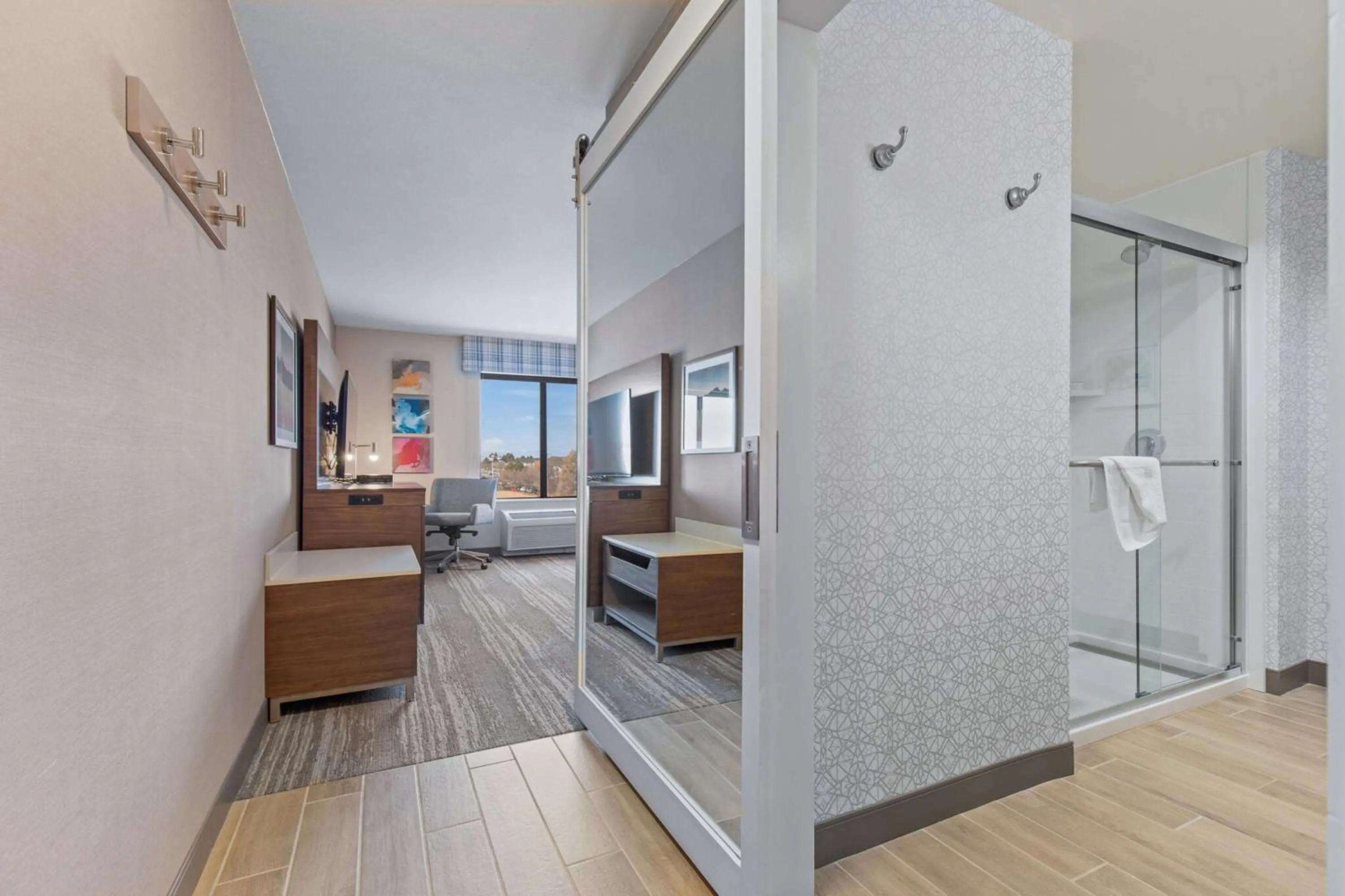 Bathroom, Bed in Hampton Inn & Suites Greeley