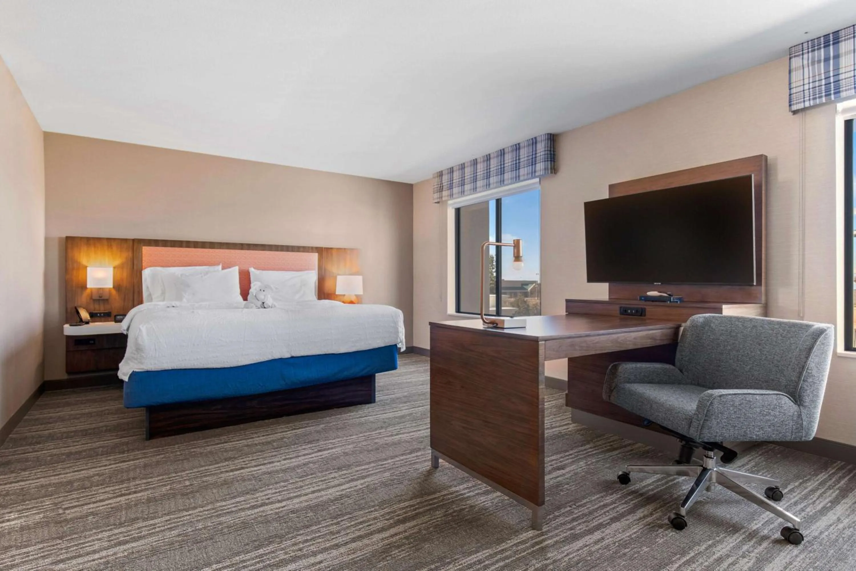 Bed in Hampton Inn & Suites Greeley