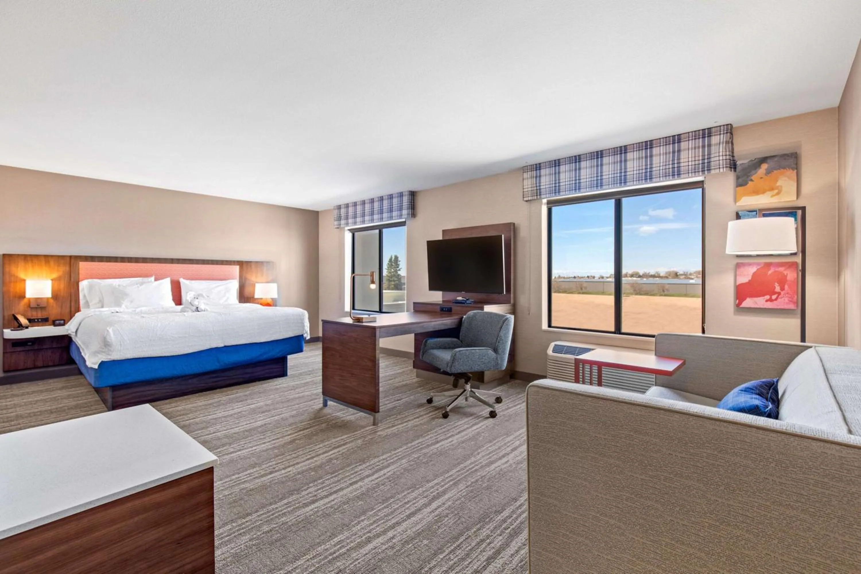 Bed in Hampton Inn & Suites Greeley