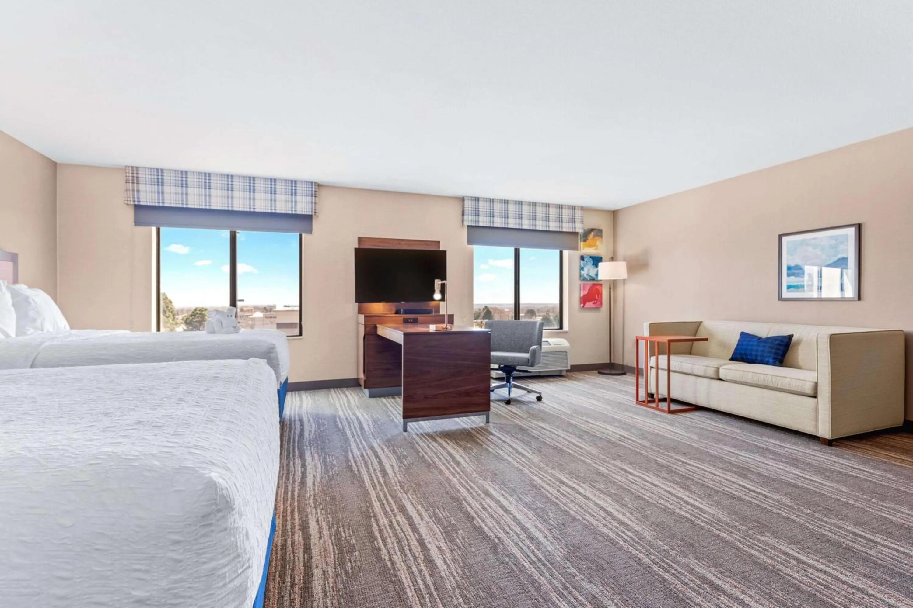 Bed in Hampton Inn & Suites Greeley