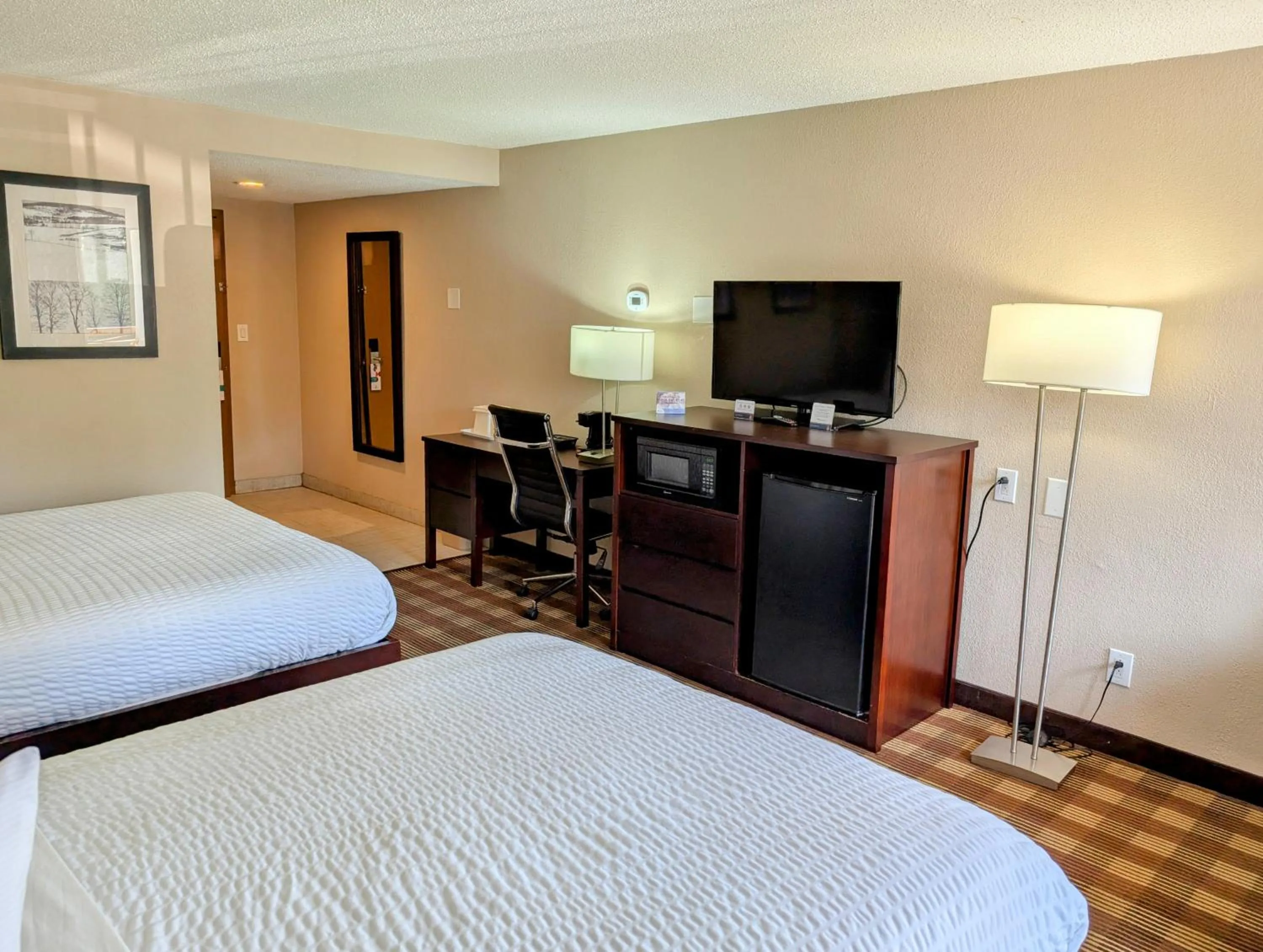 TV and multimedia, Bed in Pocono Inn & Banquet - Stroudsburg
