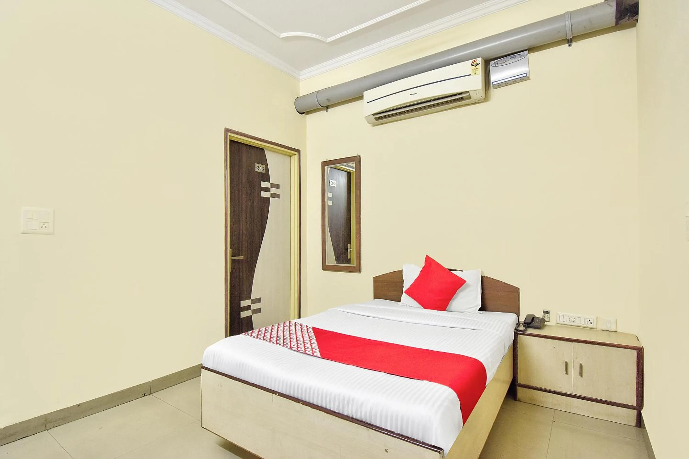 Bedroom, Bed in Hotel Bony Sunrise