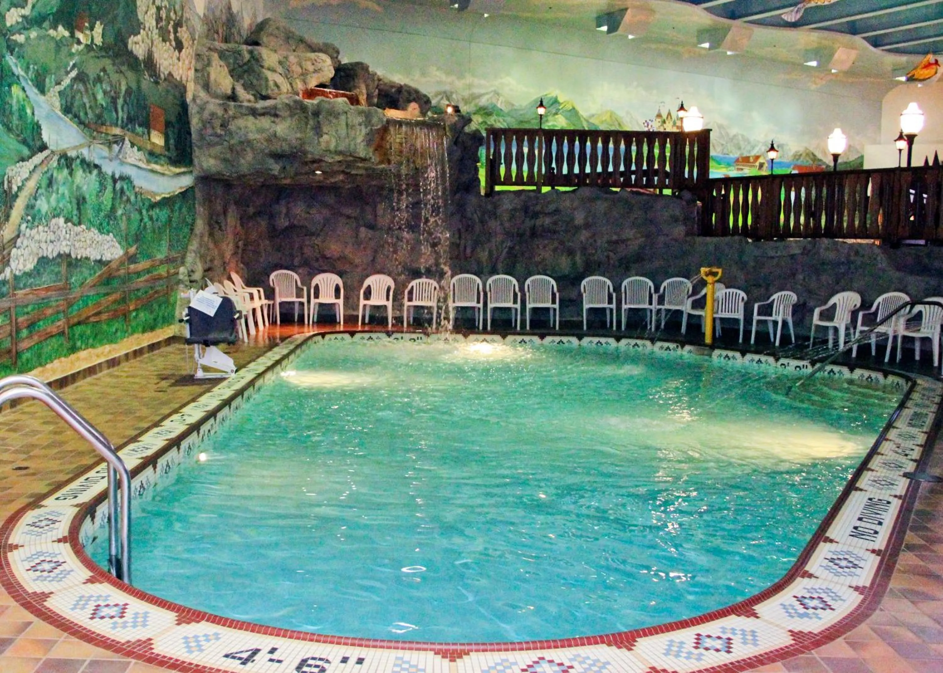 Swimming pool in Bavarian Inn Lodge