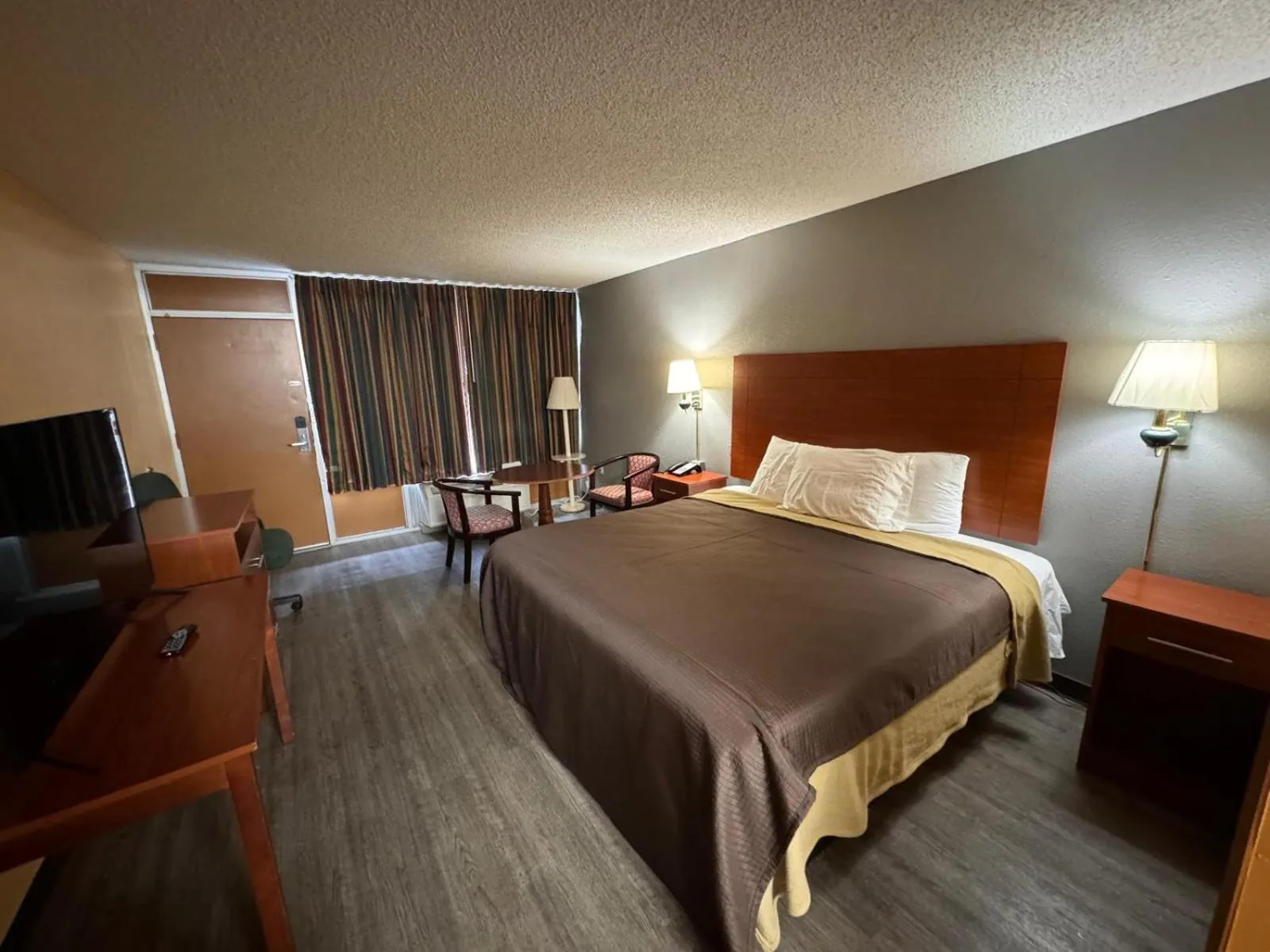 Bed in College Inn Spartanburg