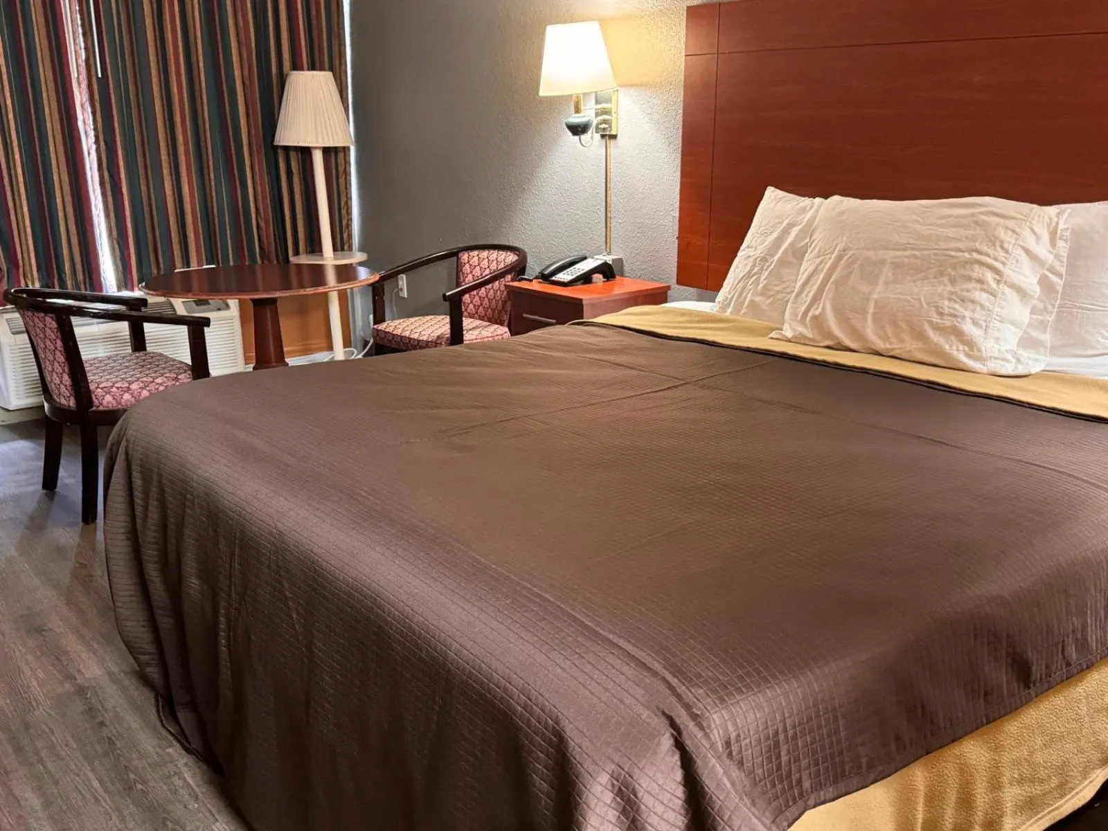 Bed in College Inn Spartanburg