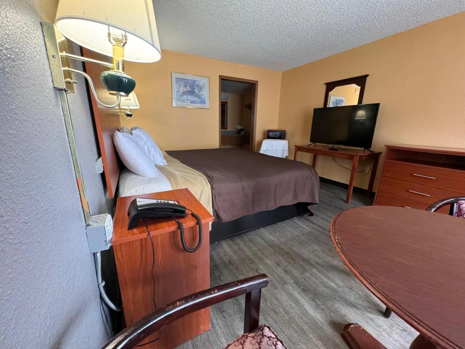 Bed in College Inn Spartanburg