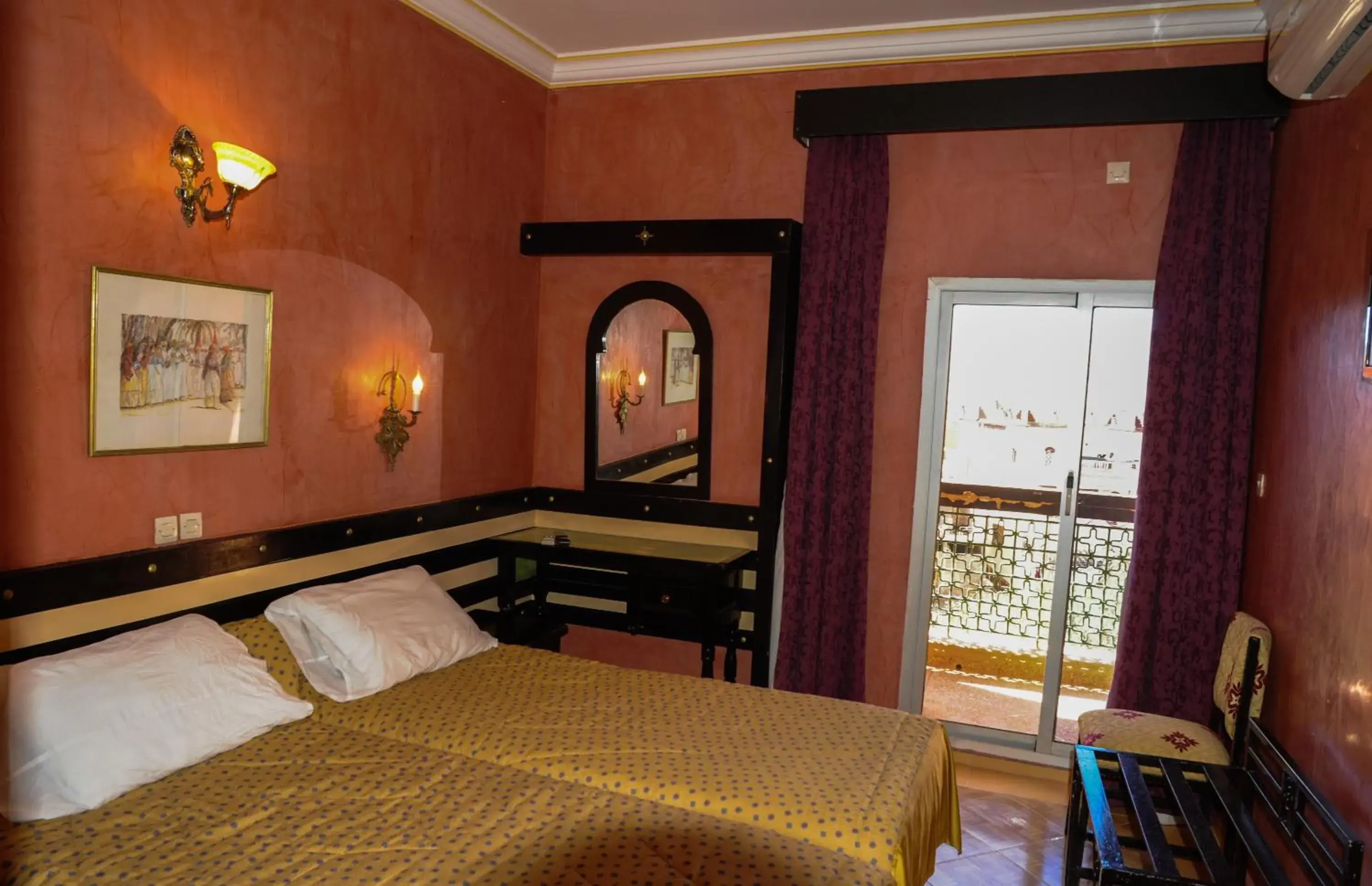 Single Room with Bathroom in Hotel Saghro Single Room with Bathroom in Hotel Saghro