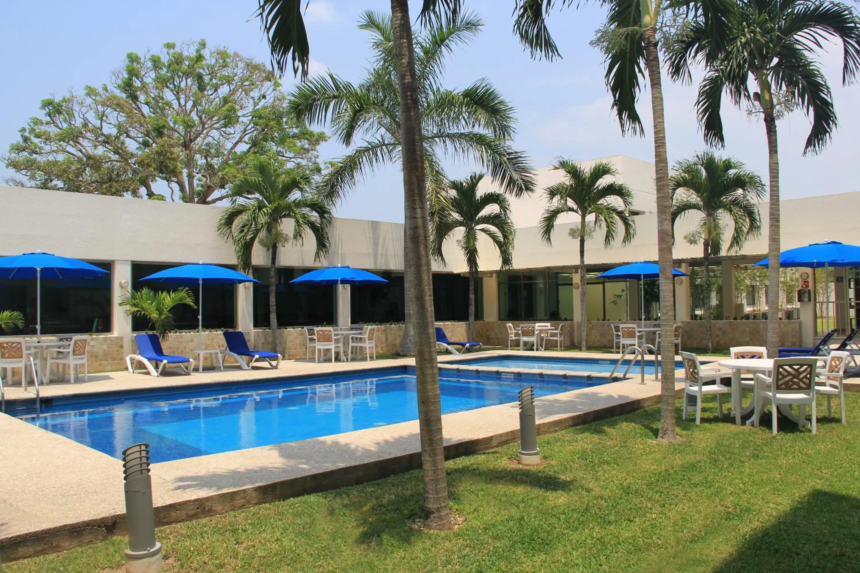 Swimming Pool in Holiday Inn Express Paraiso - Dos Bocas