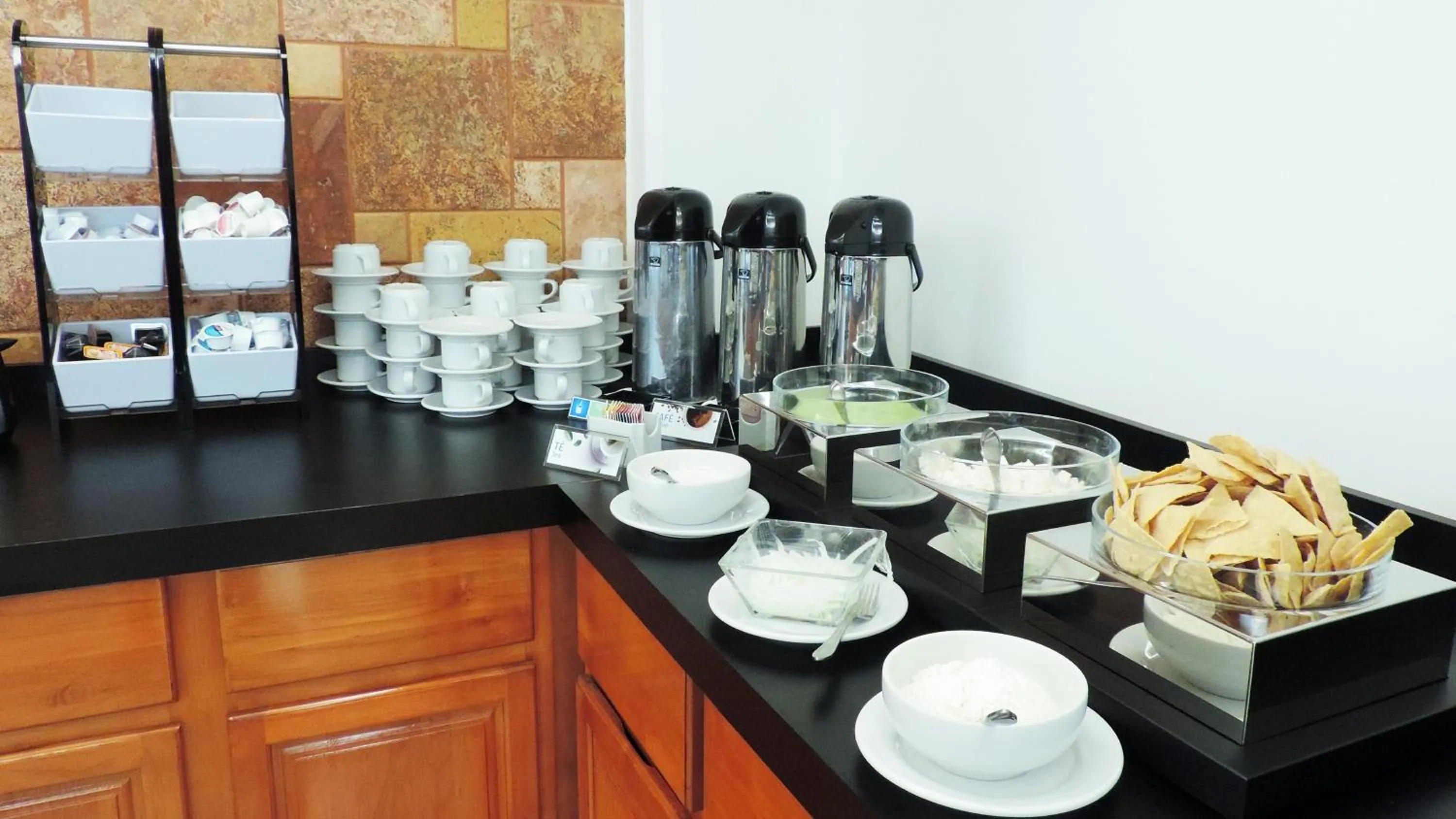 Restaurant/places to eat in Holiday Inn Express Paraiso - Dos Bocas