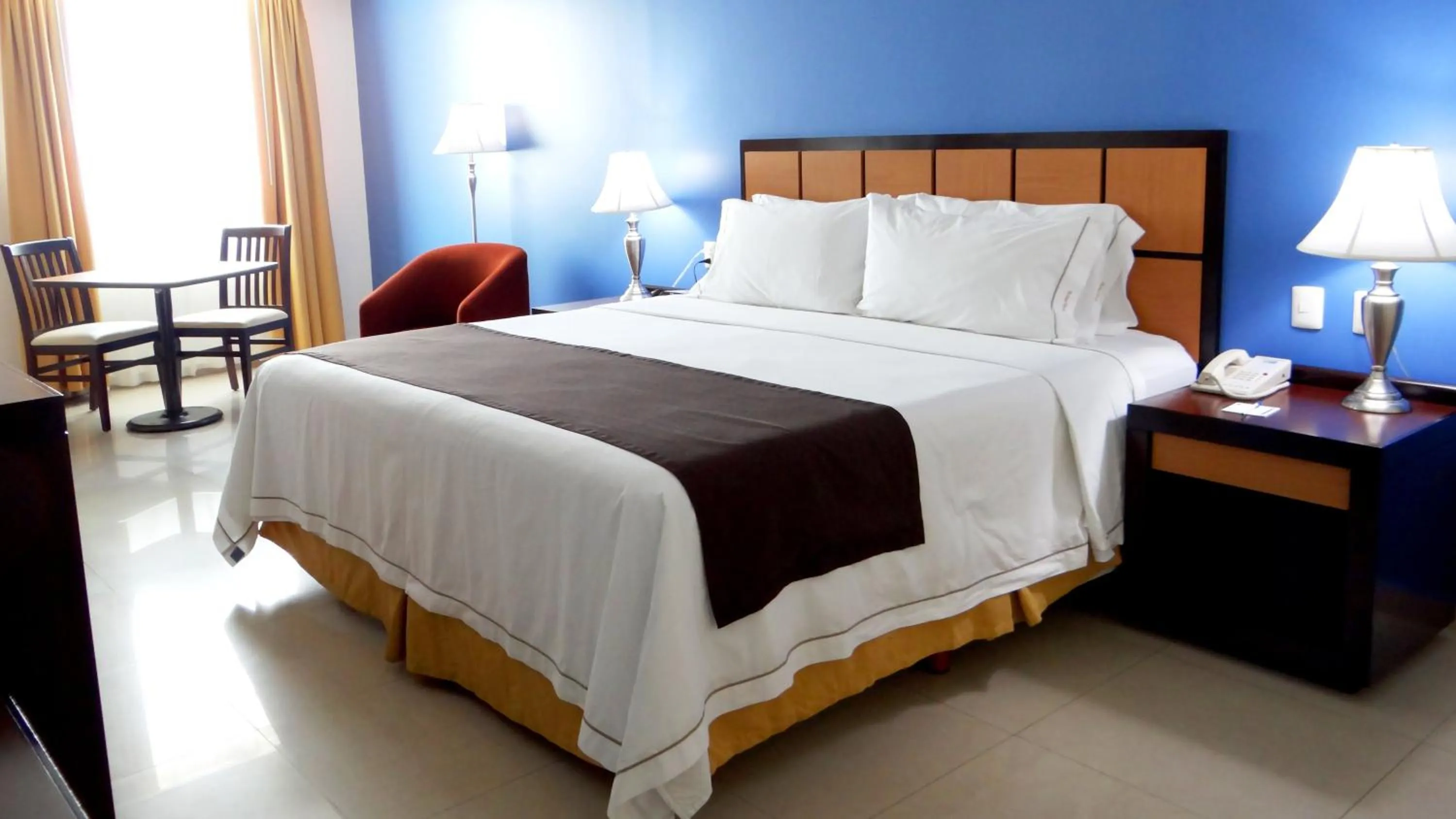 Photo of the whole room in Holiday Inn Express Paraiso - Dos Bocas