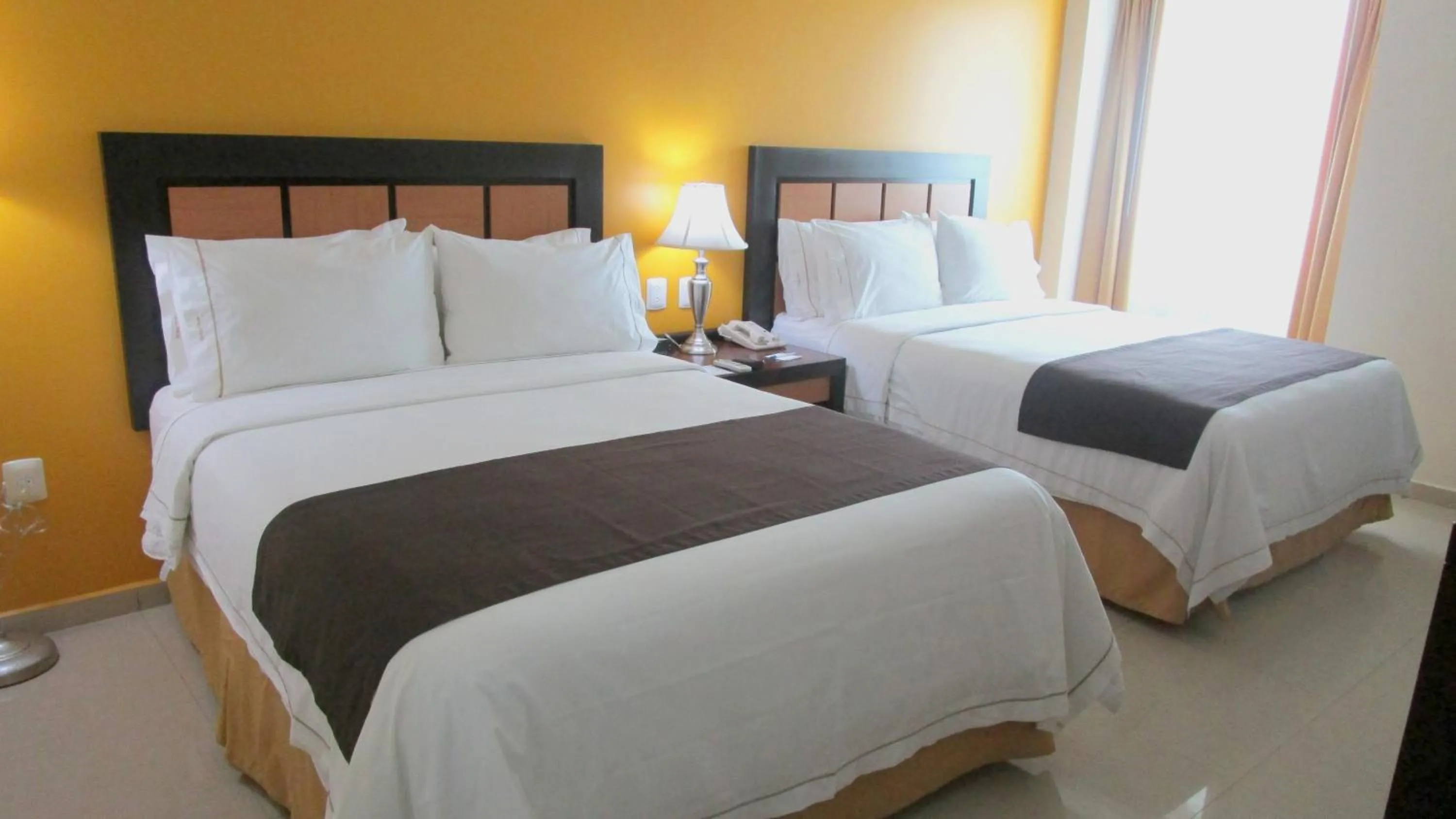 Photo of the whole room in Holiday Inn Express Paraiso - Dos Bocas