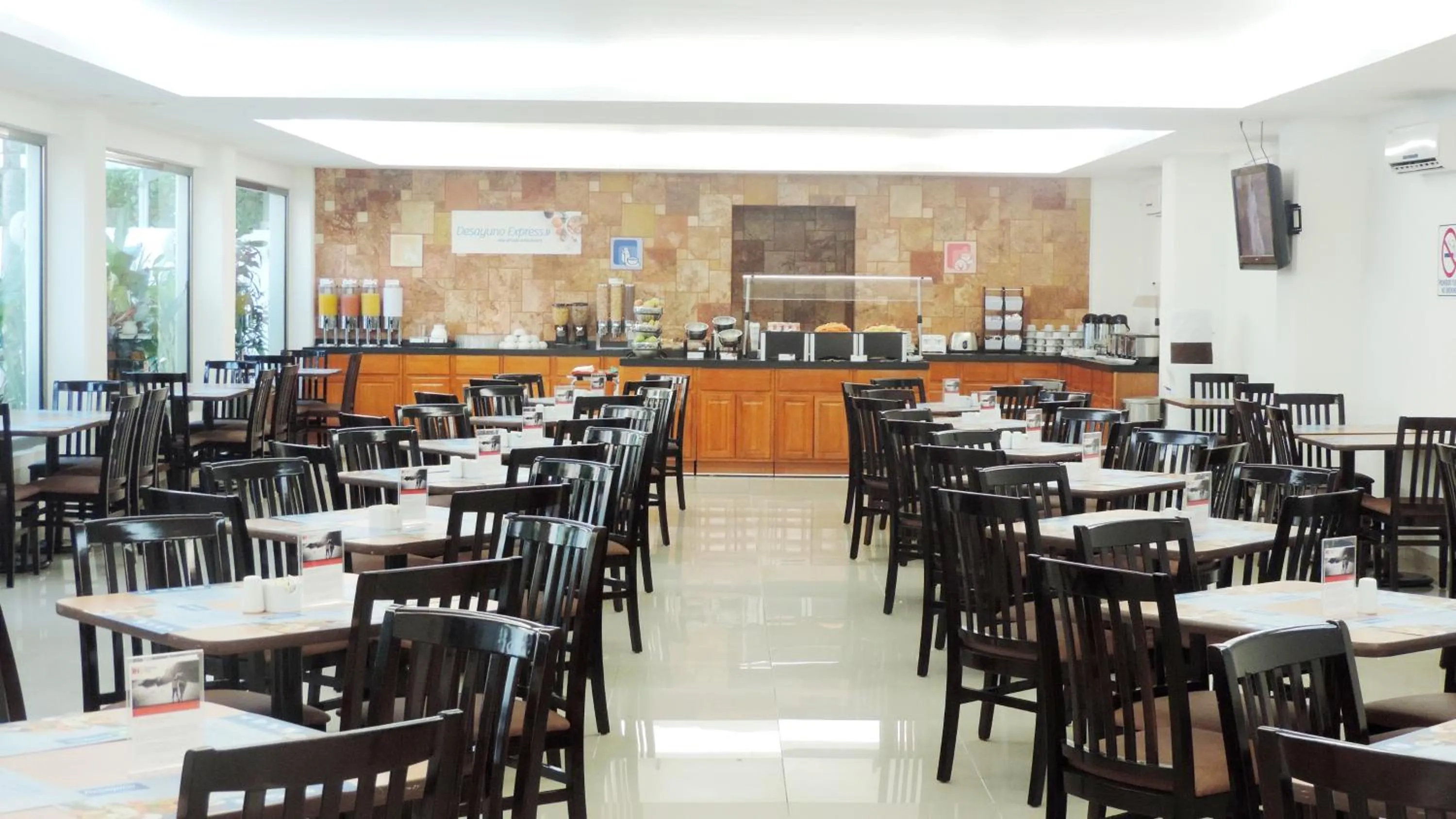 Restaurant/Places to Eat in Holiday Inn Express Paraiso - Dos Bocas