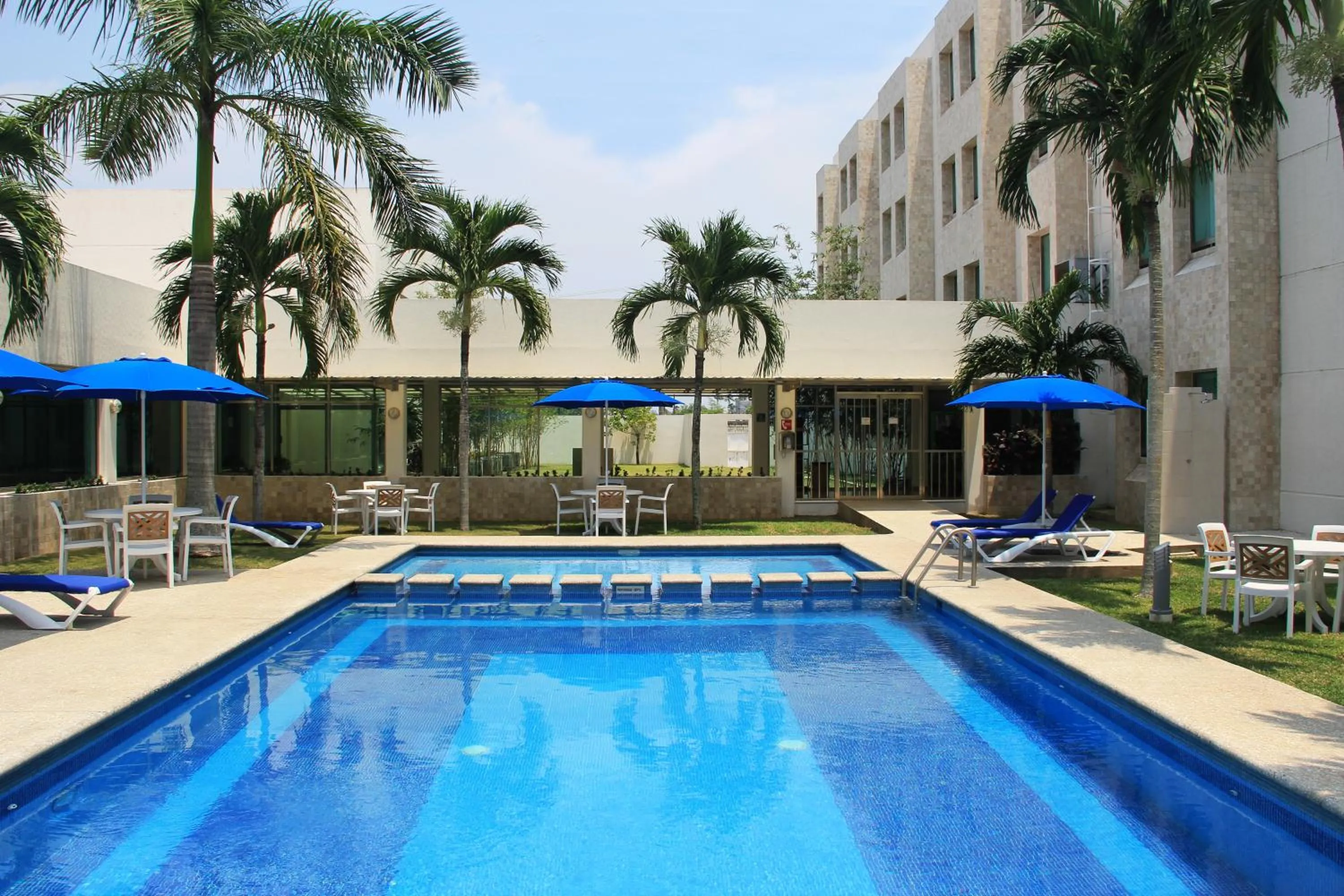 Swimming Pool in Holiday Inn Express Paraiso - Dos Bocas