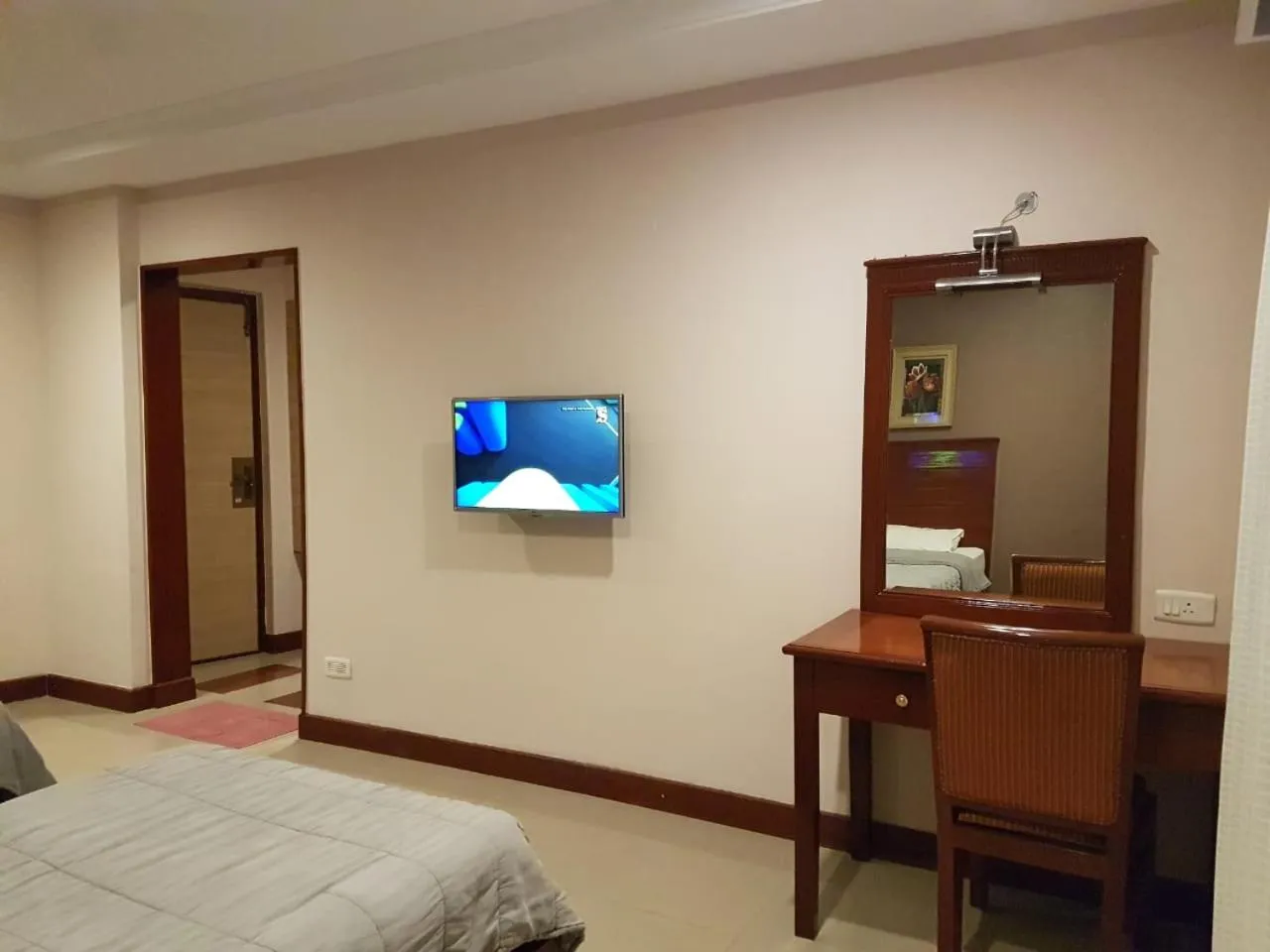 TV and multimedia, Bed in Hotel Subhalakshmi Palace