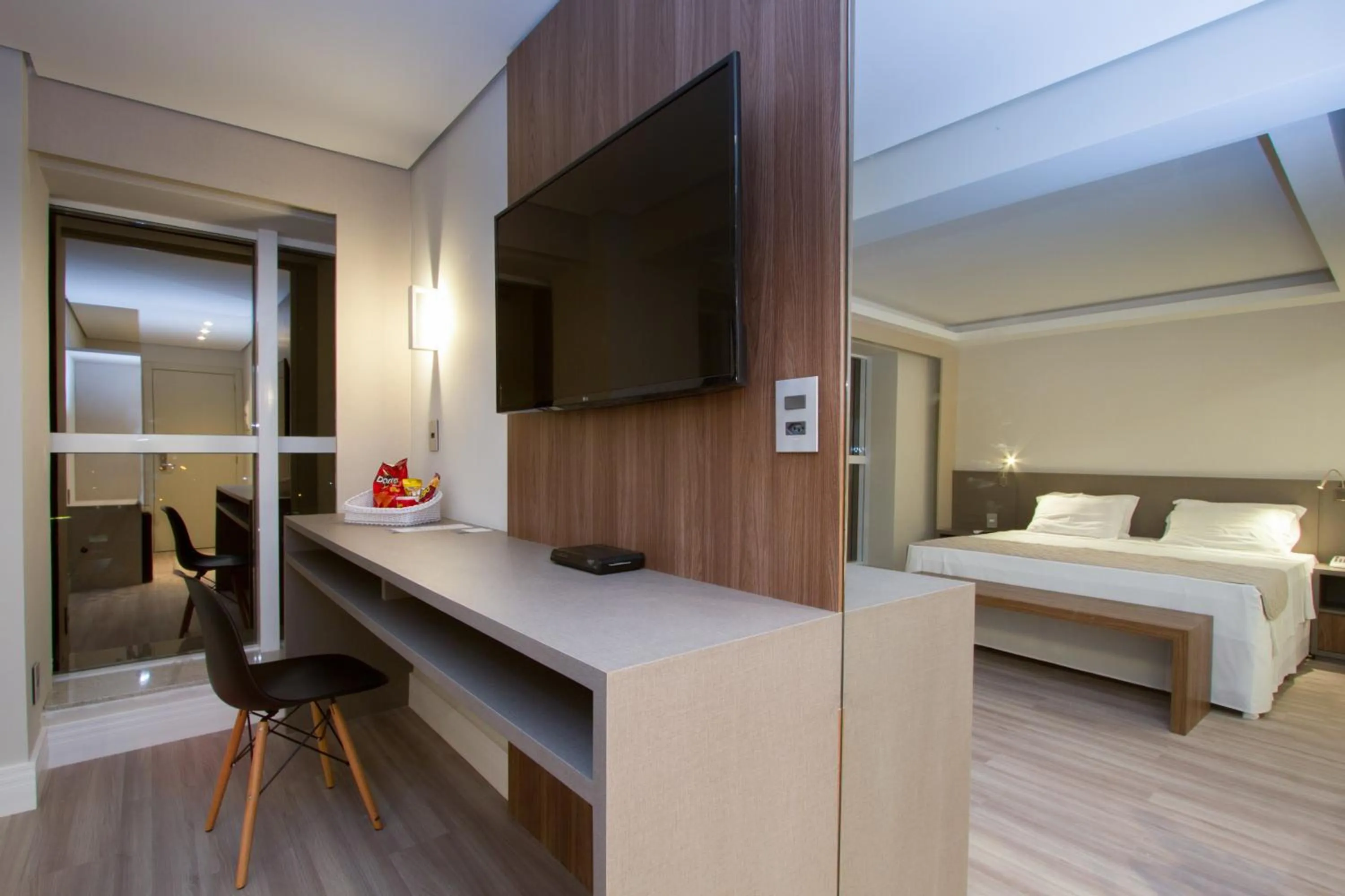 Bathroom, Bed in Le CanarD Joinville