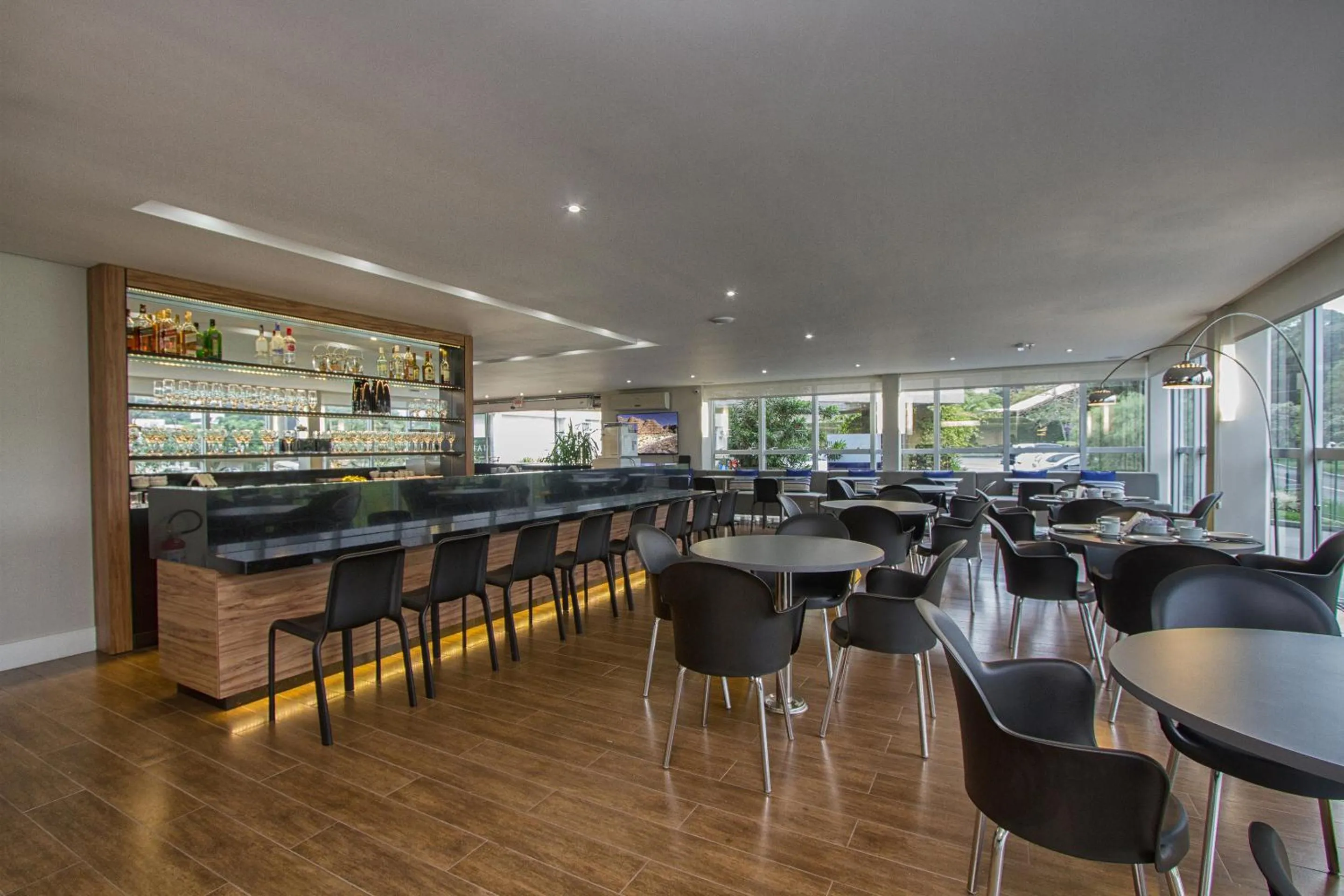 Restaurant/places to eat in Le CanarD Joinville