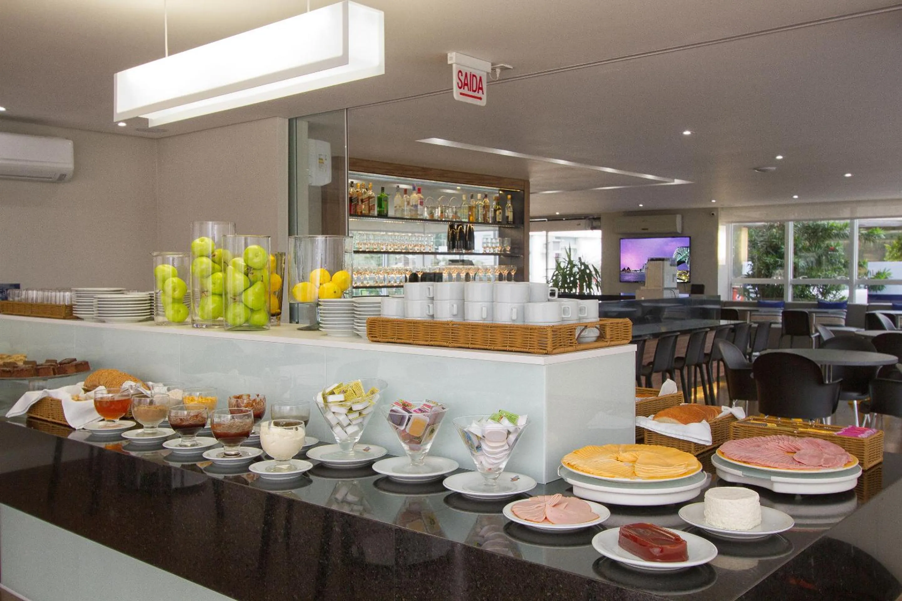 Restaurant/places to eat in Le CanarD Joinville