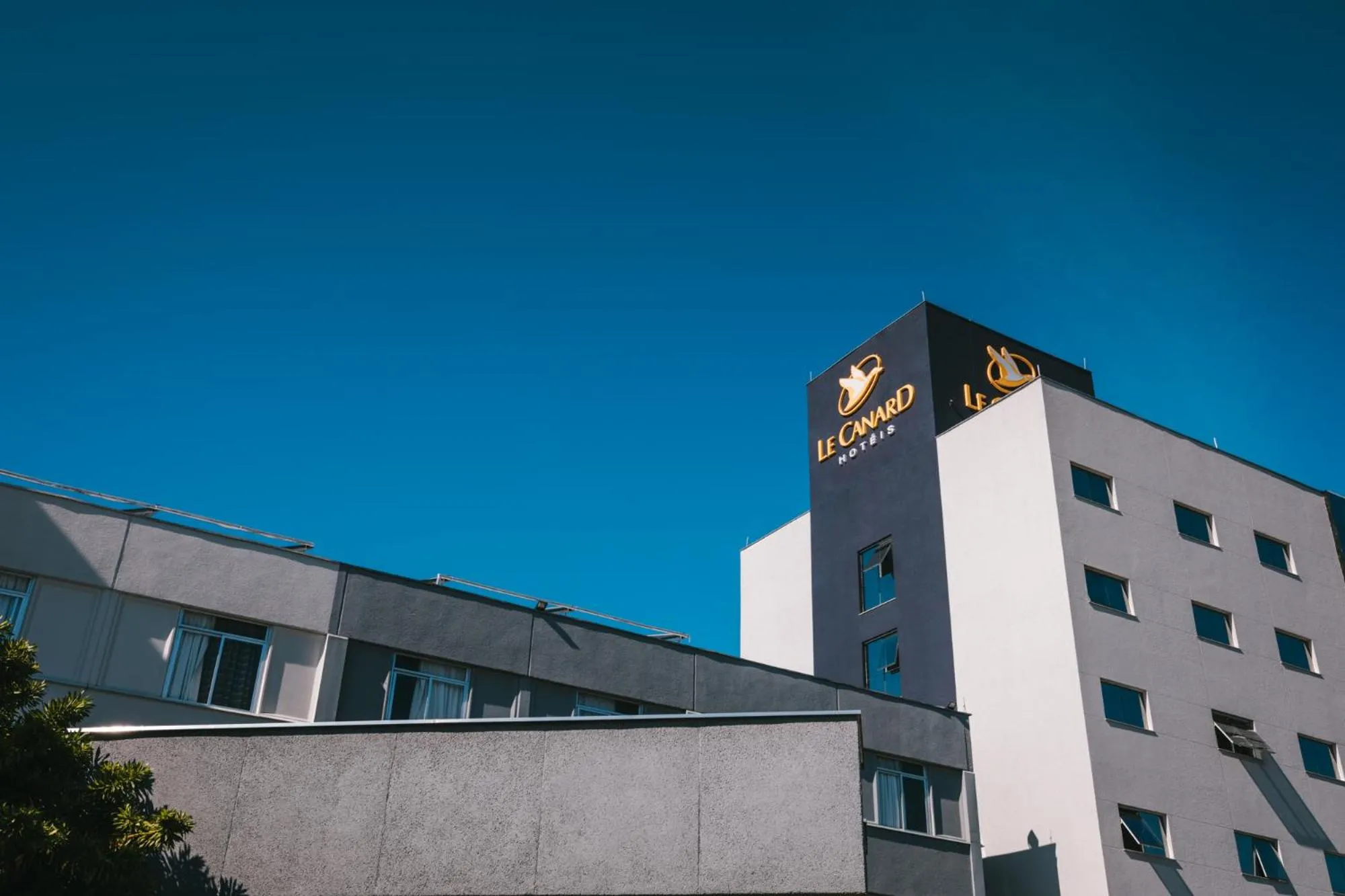 Facade/entrance in Le CanarD Joinville