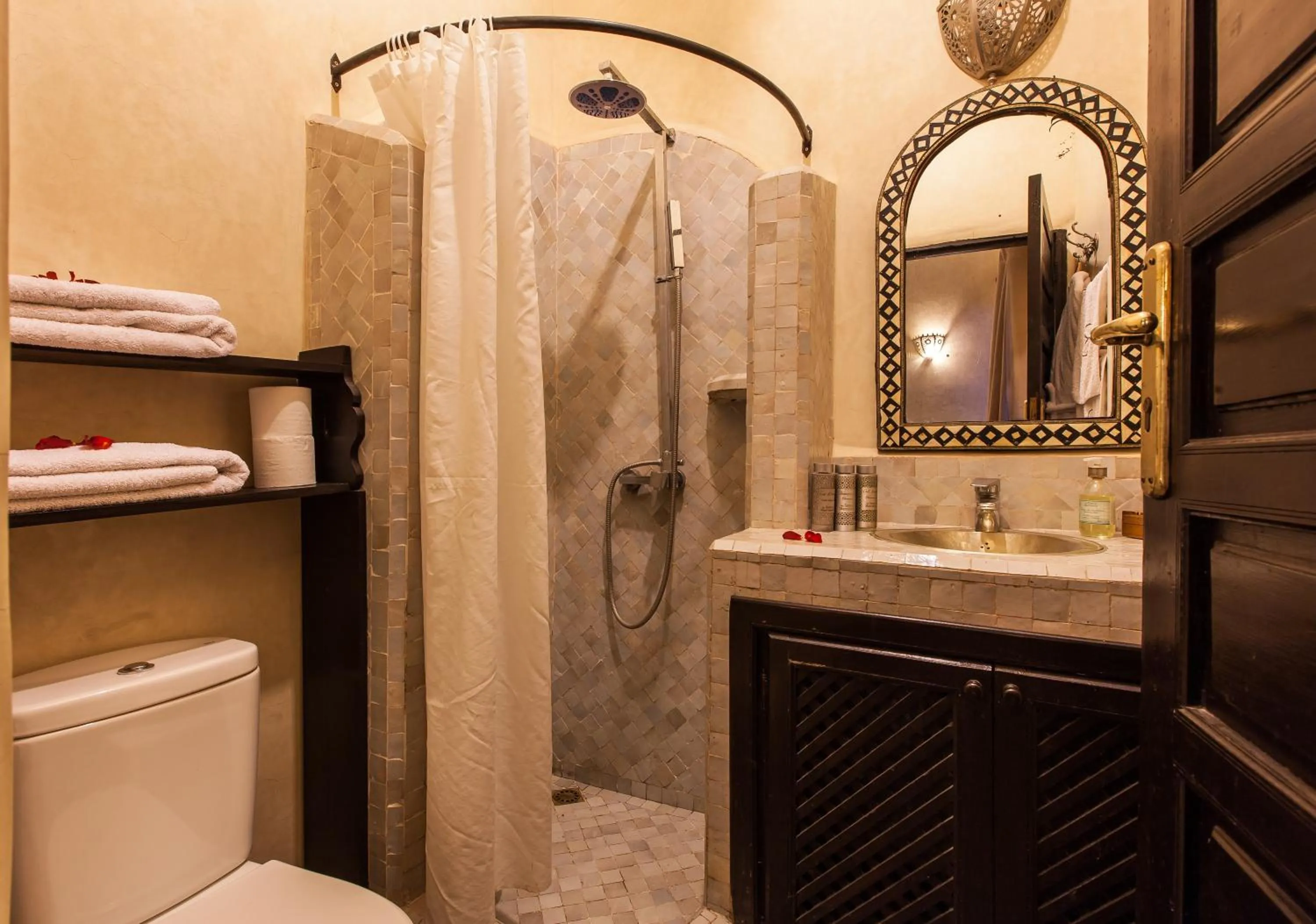 Bathroom in Riad Shemsi