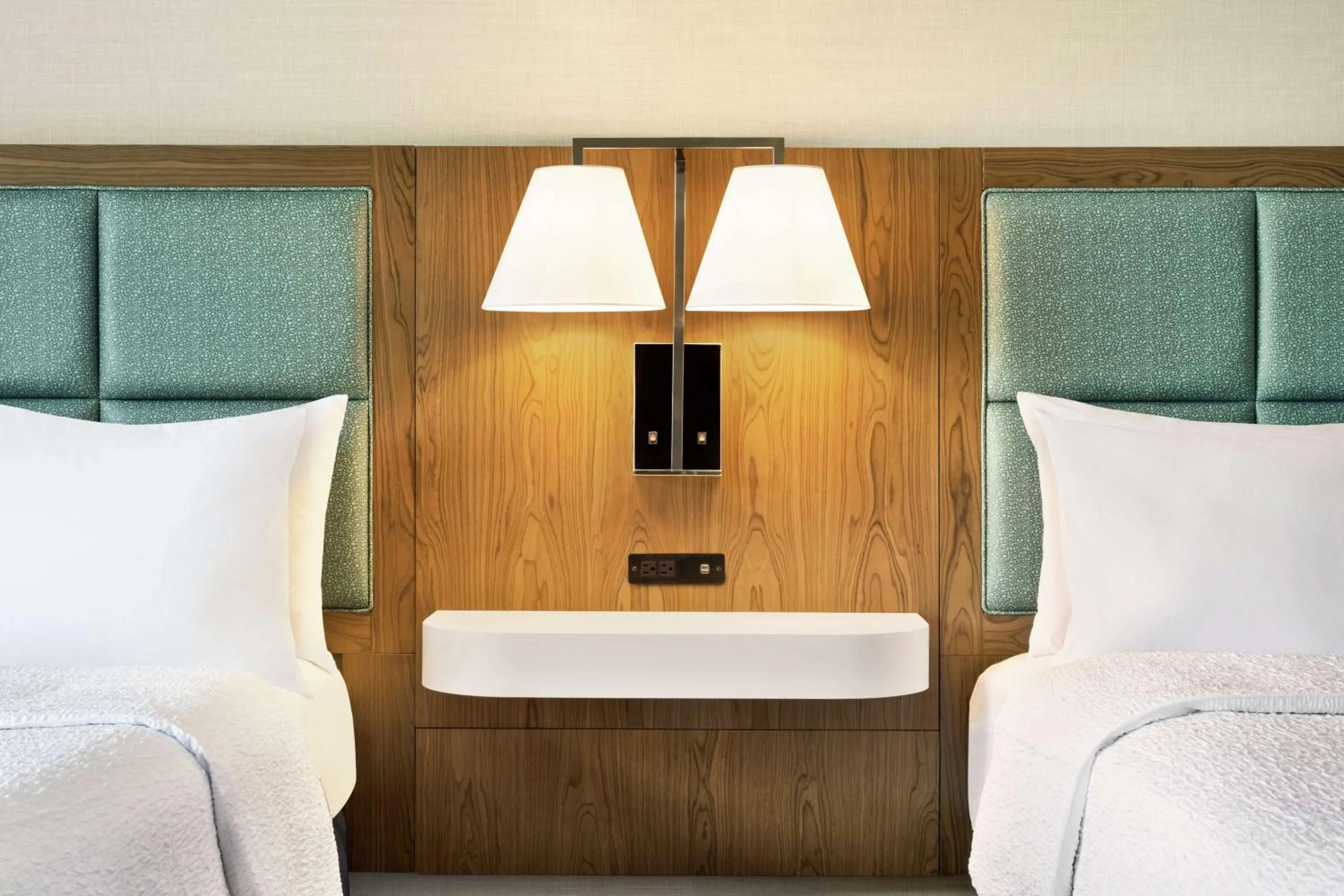 Bed in Hampton Inn & Suites Tacoma/Puyallup