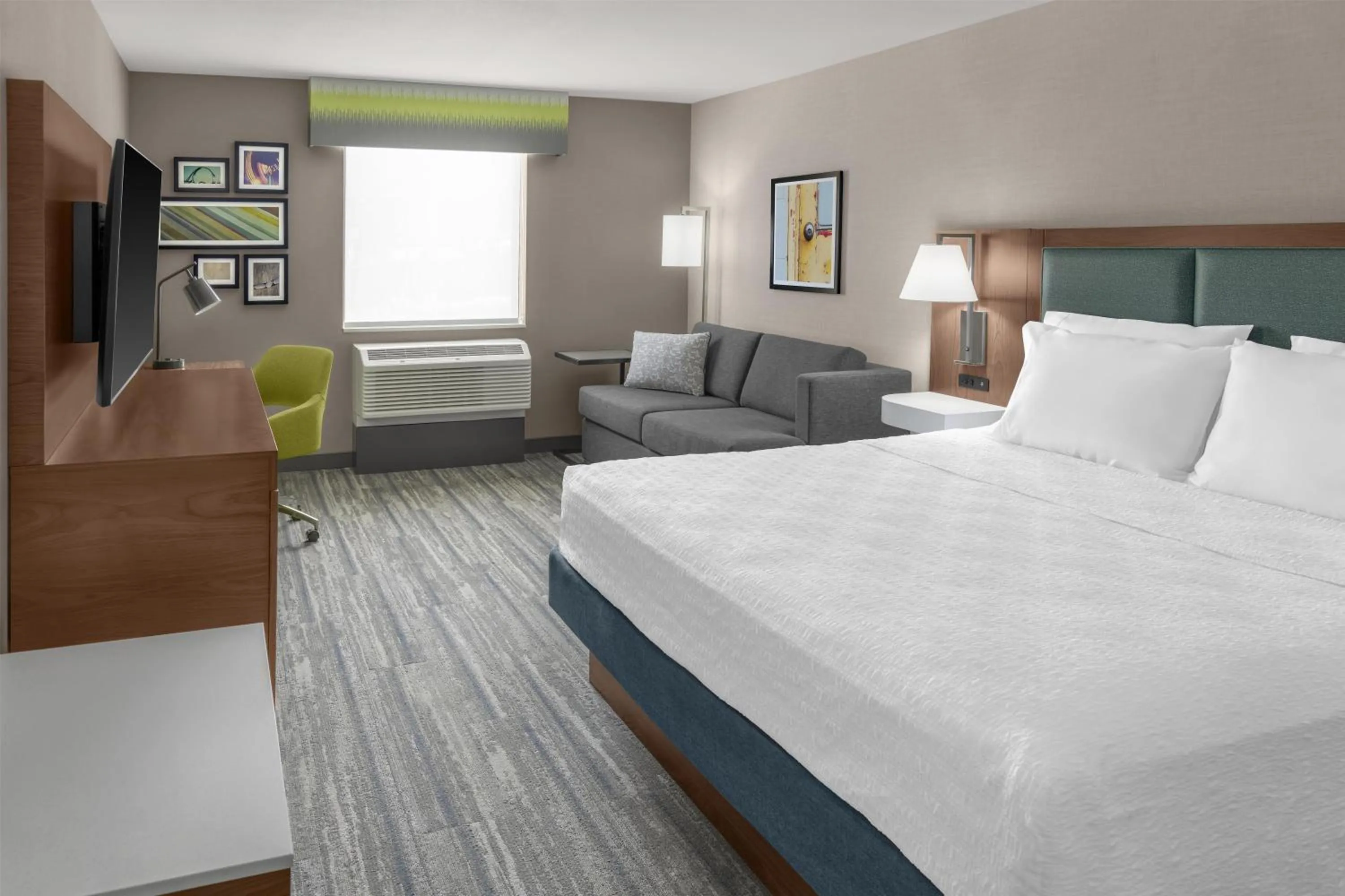 Living room, Bed in Hampton Inn & Suites Tacoma/Puyallup